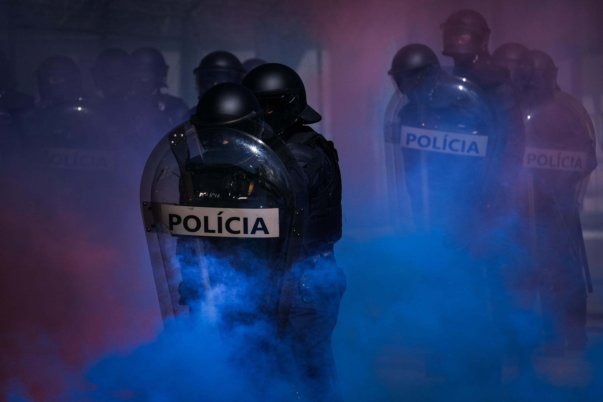 Cerca de 300 adeptos do Antuérpia causam distúrbios na baixa do Porto