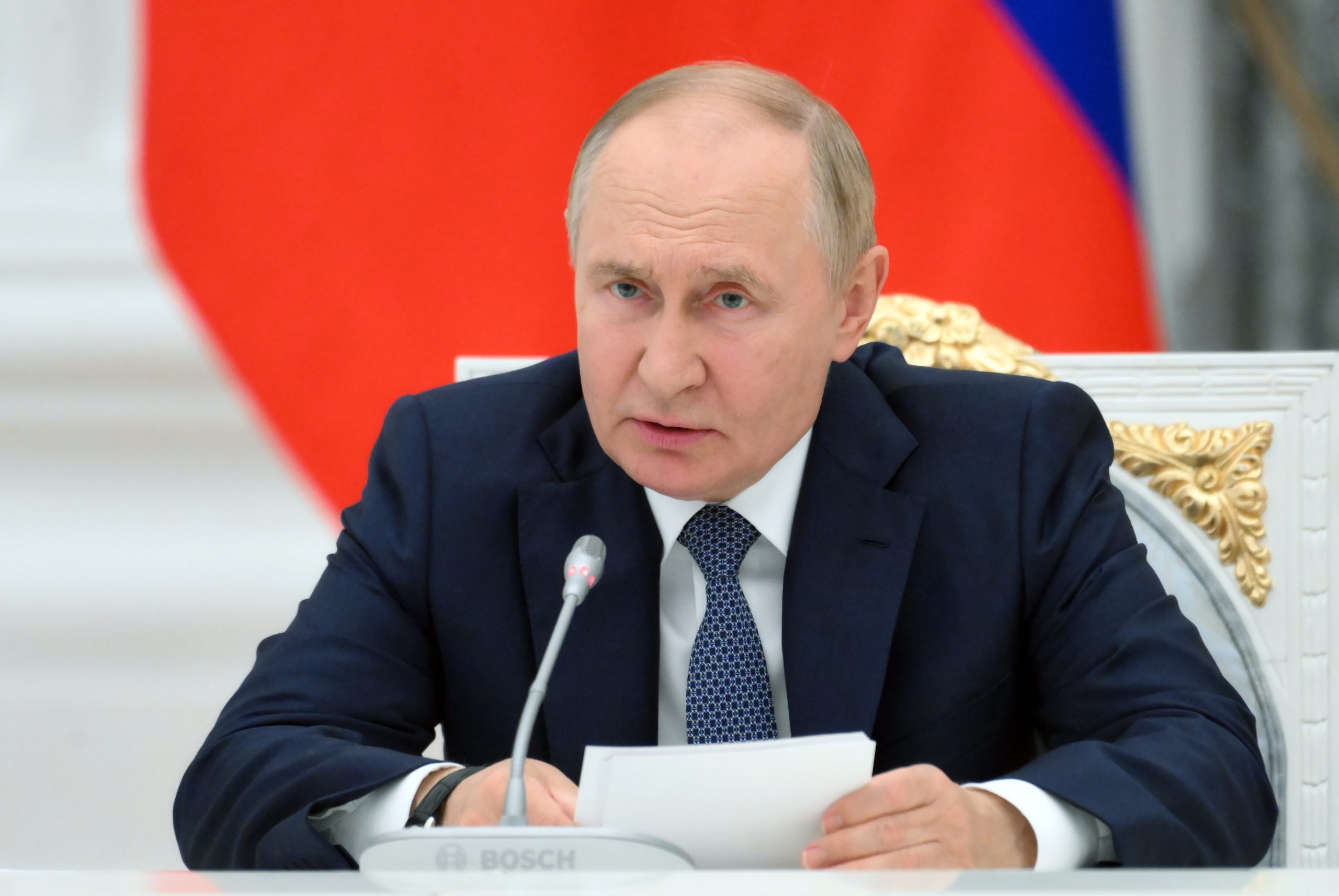 Putin admite recomeçar a produção de armas nucleares de médio alcance