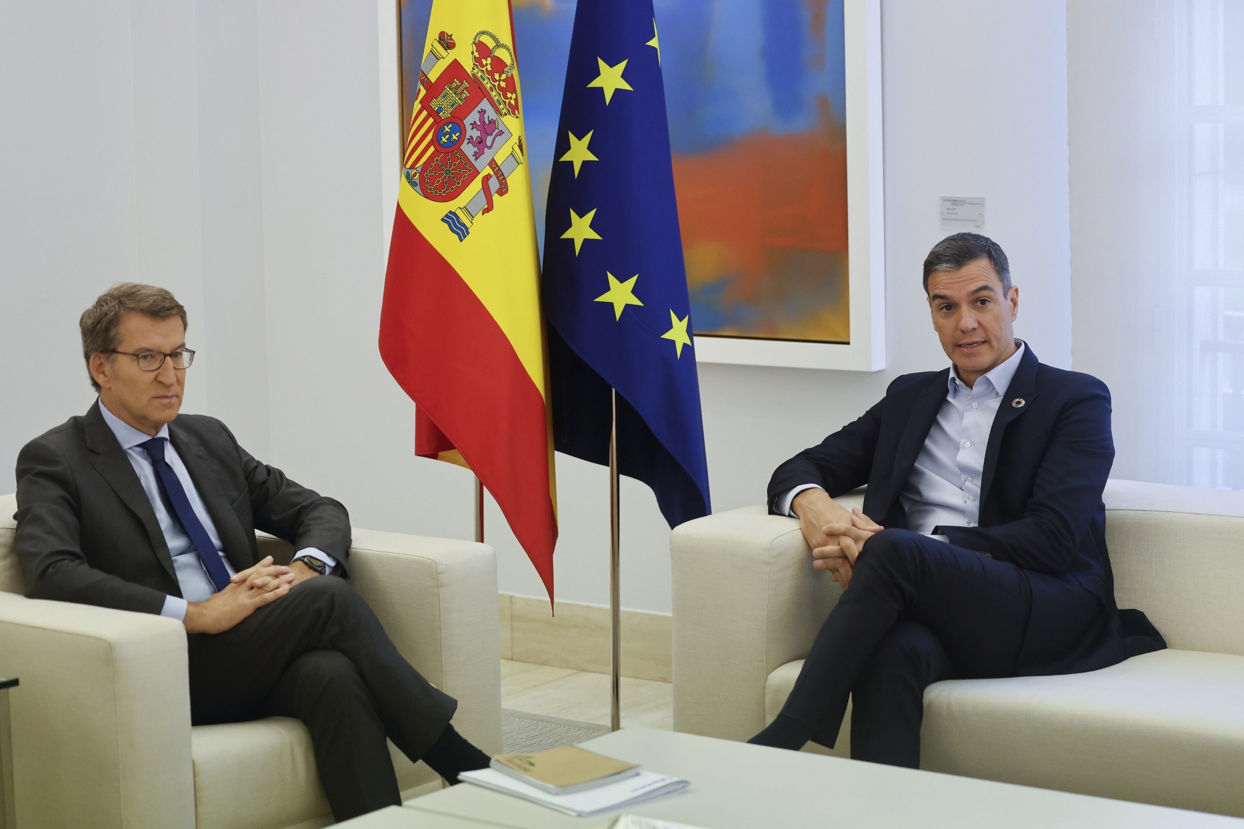 Sánchez e Feijóo enfrentam-se no único debate em campanha para eleições em Espanha