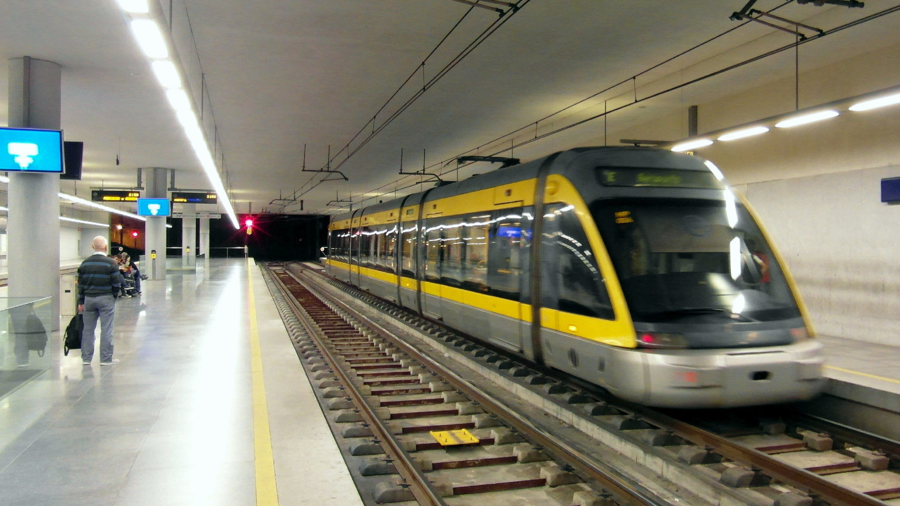 Ministério Público pede pena suspensa para ex-funcionário da Área Metropolitana do Porto que desviou dinheiro