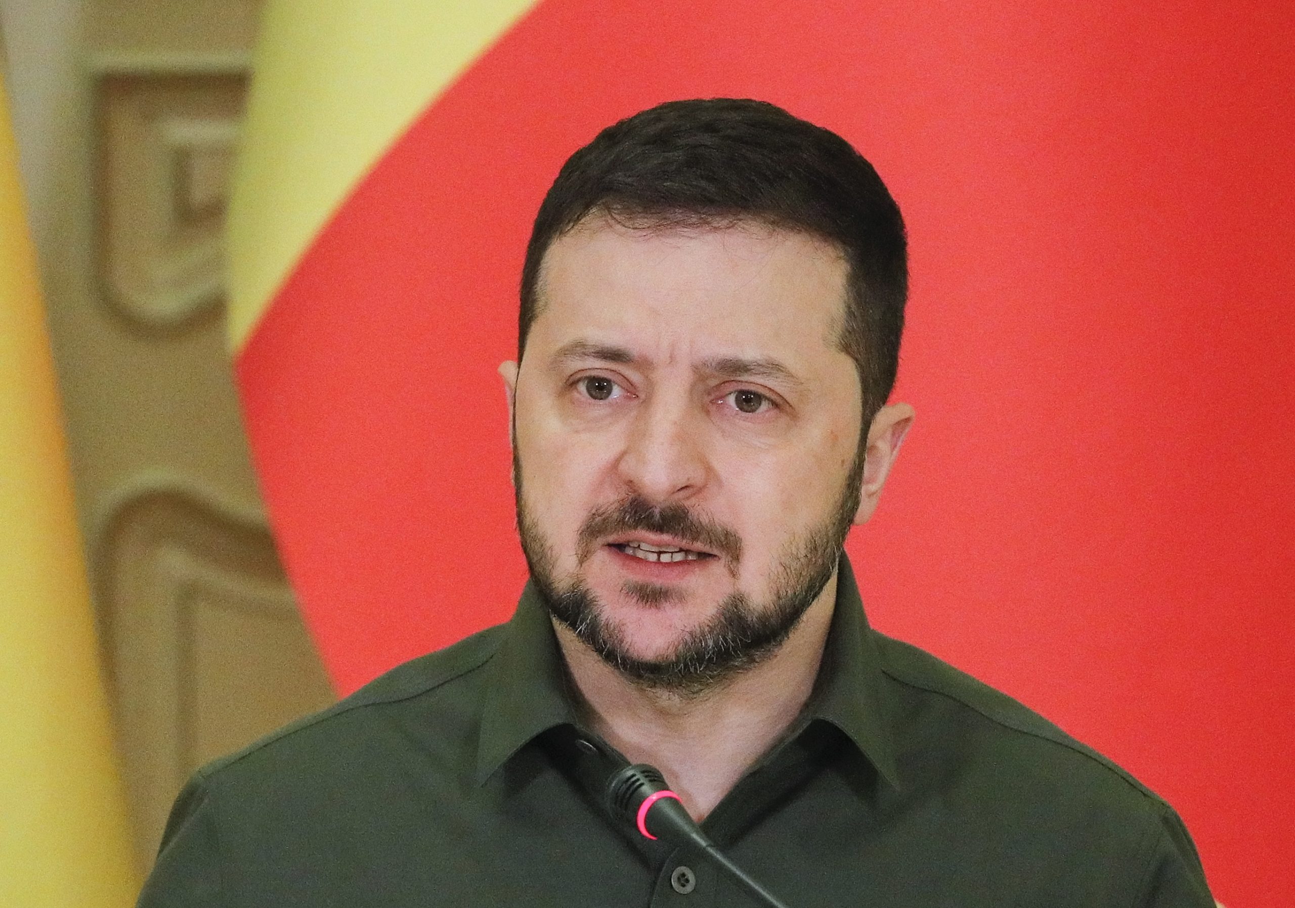 Zelensky não está “interessado” em encontro com Putin, a quem apelida de “zé ninguém”