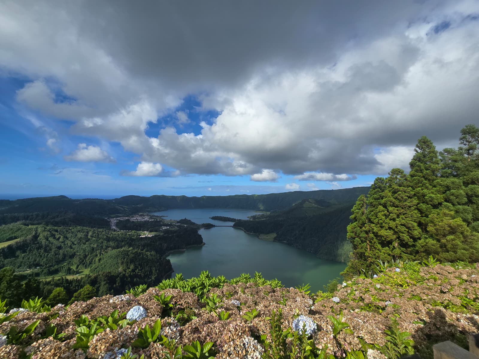 Céu nublado mas chuva só nas ilhas