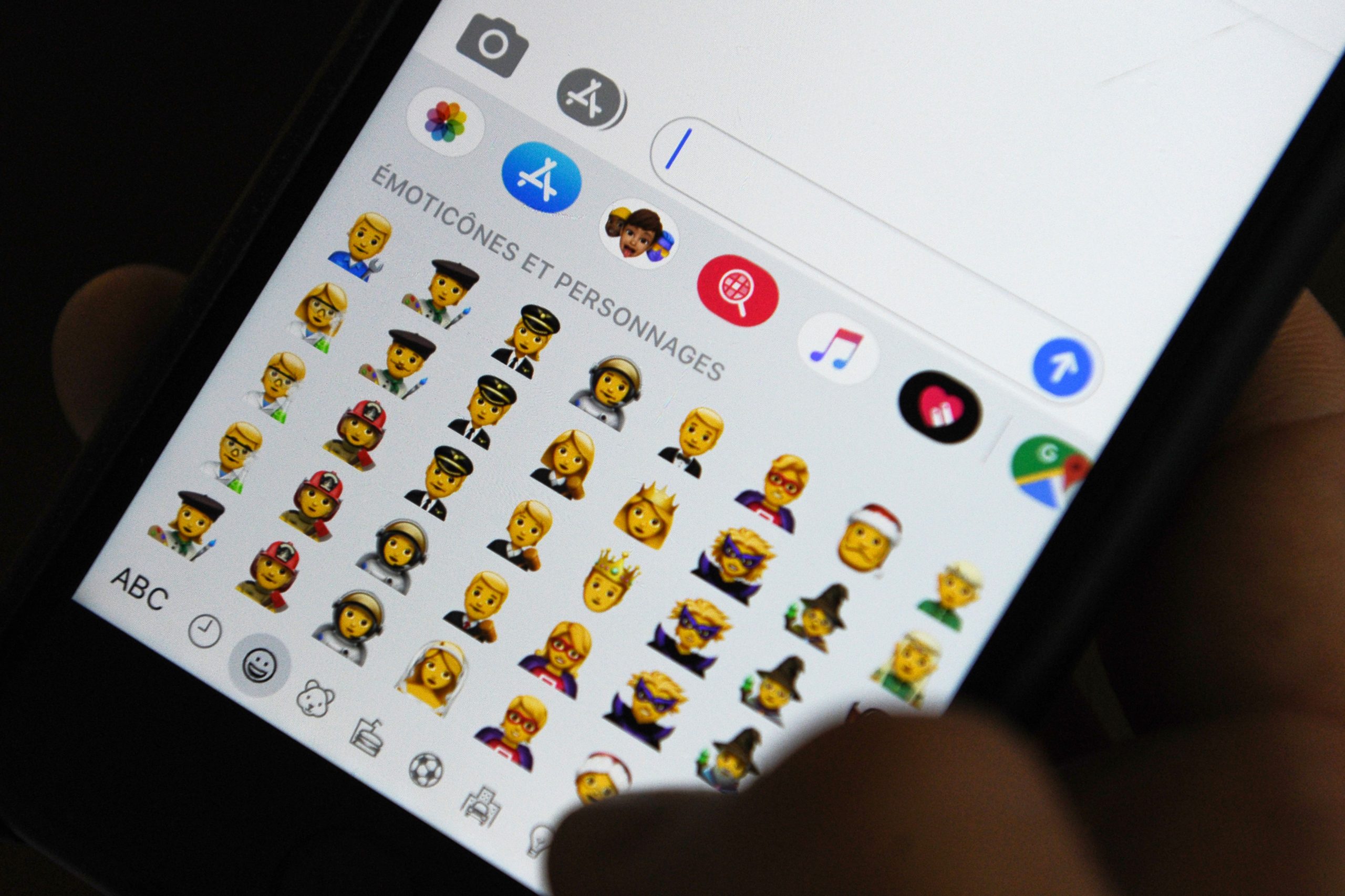 Pode um emoji ser sexual? PSP alerta para duplo sentido nas conversas entre jovens – “cariz sexual”, “grooming”, “drogas”