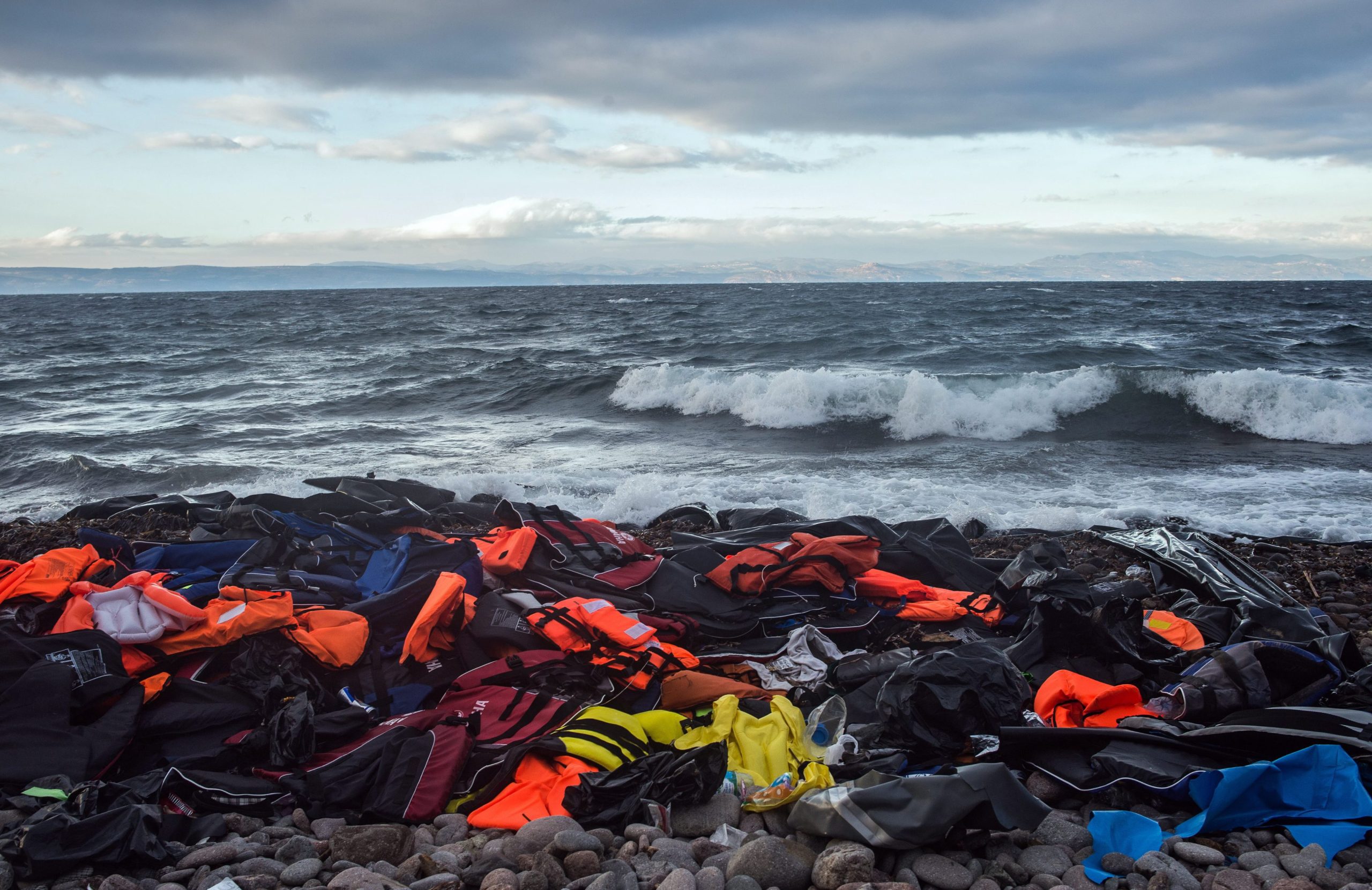 Mais de 70 corpos de migrantes dão à costa na Líbia