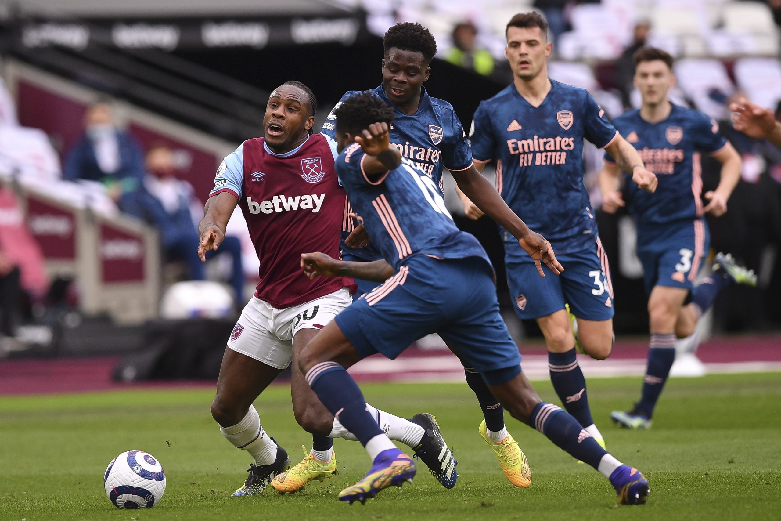 West Ham e Arsenal empatam a três golos em dérbi de Londres
