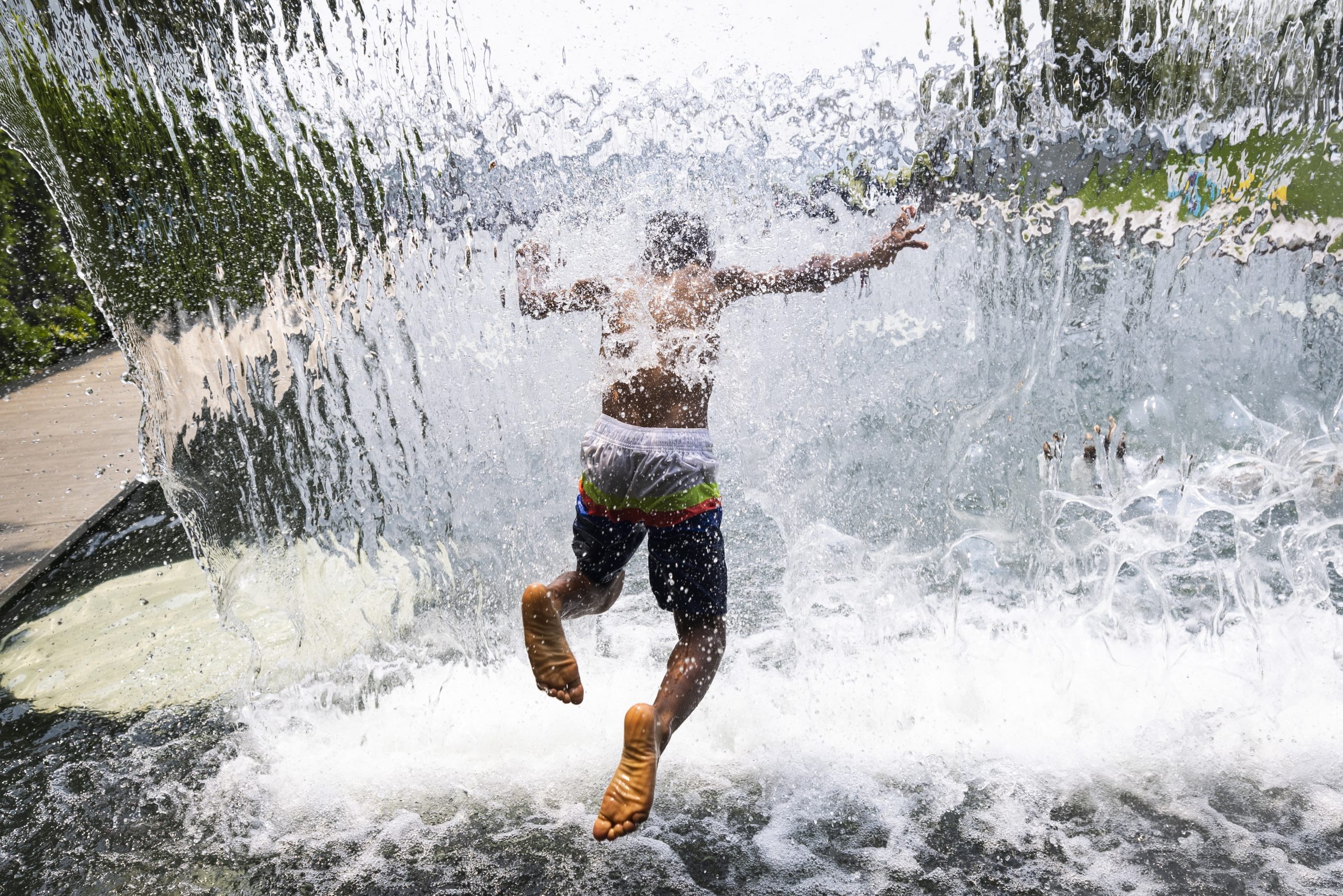 Onda de calor acentua-se hoje em algumas zonas do hemisfério norte. Temperaturas vão passar os 50º