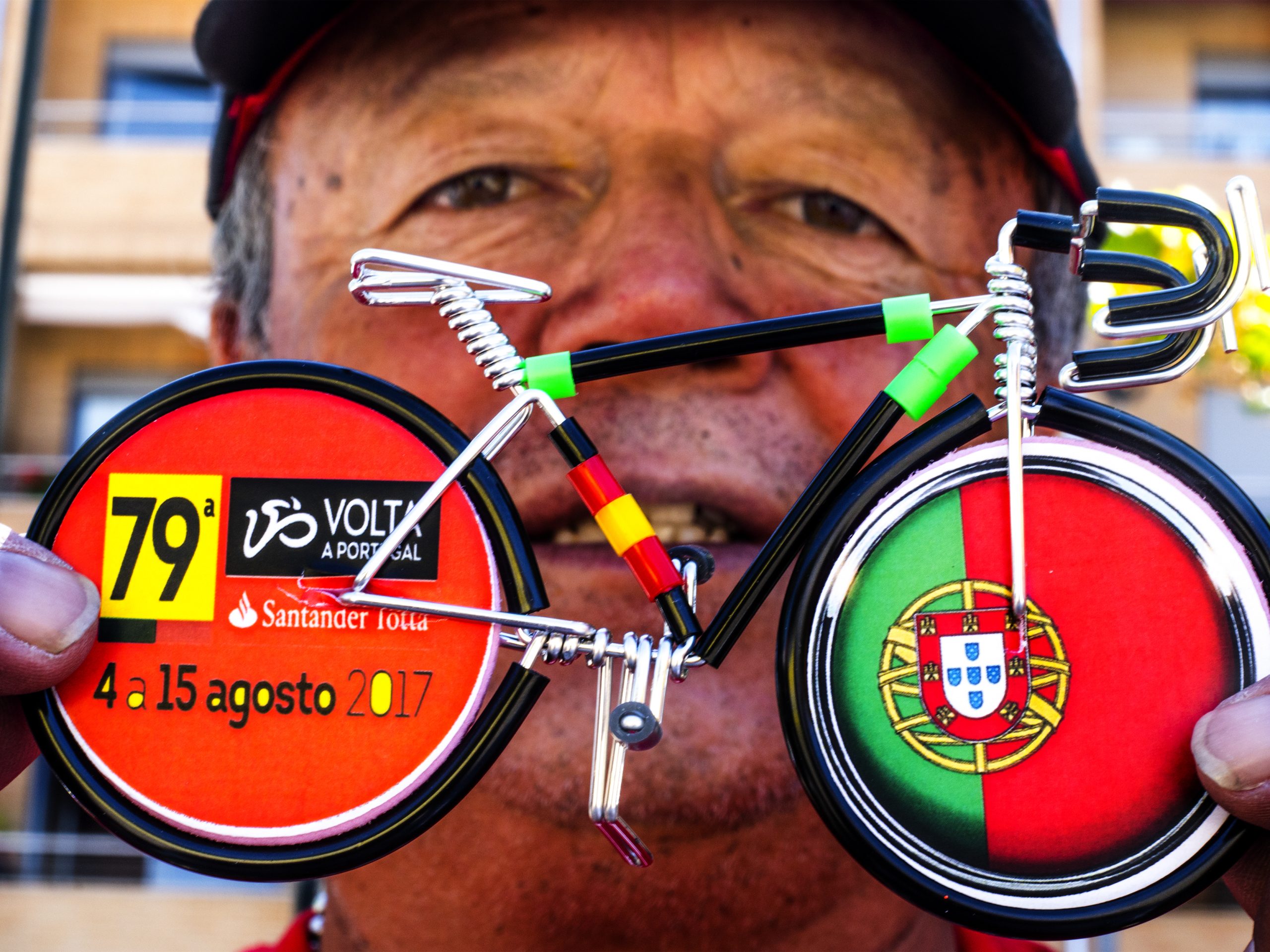 À volta da Volta: A história de um vendedor ambulante e de um ciclista de 71 anos
