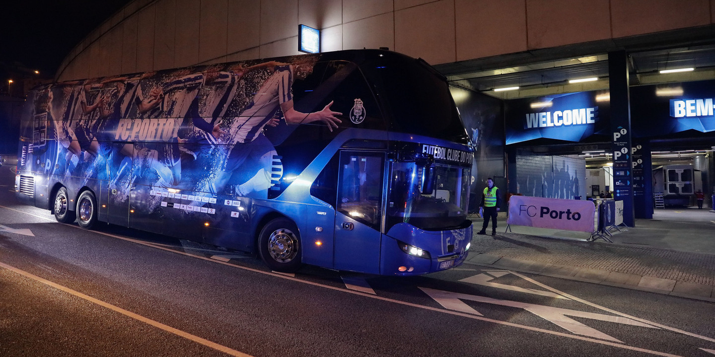Autocarro do FC Porto apedrejado à saída do Estádio do Bessa