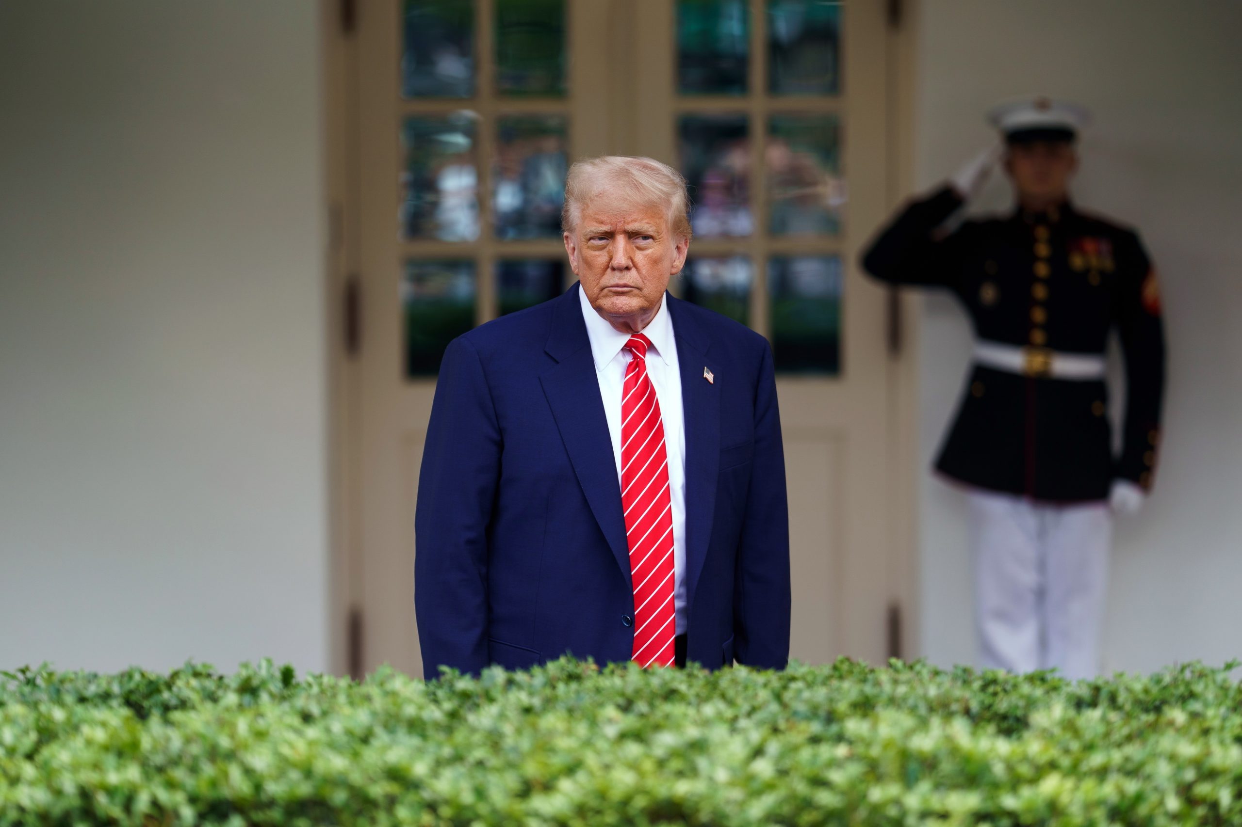 Trump quer dar algum do dinheiro das tarifas aos americanos, mas pode não ser assim tão bom para a economia