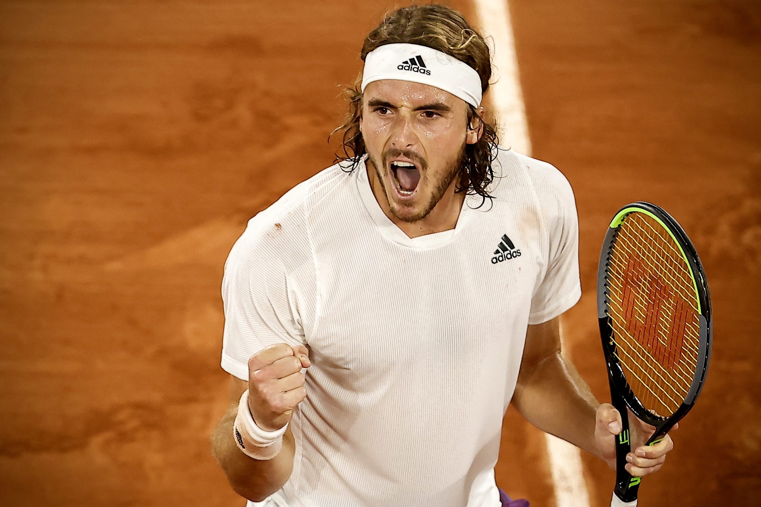 Roland Garros: Tsitsipas bate Medvedev e está nas meias-finais