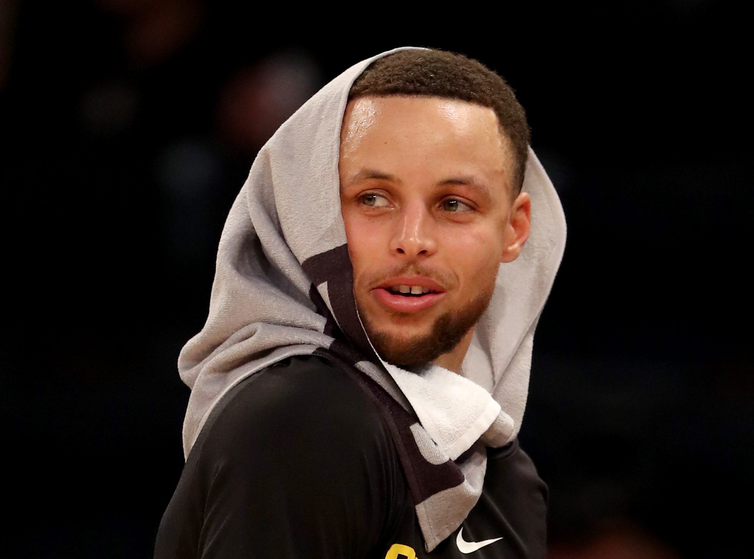 Stephen Curry: do basquetebol ao golfe, vai um hotel destruído de distância
