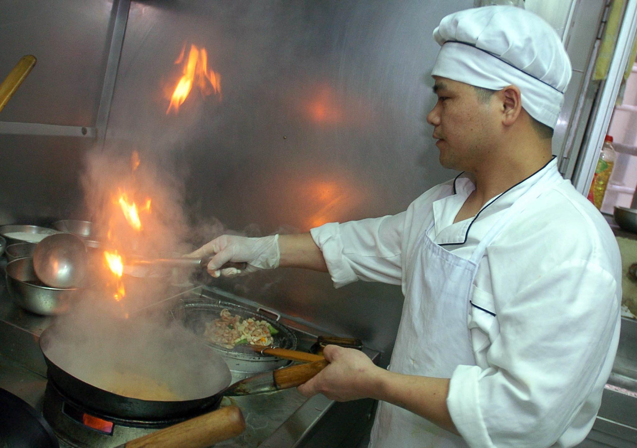 Covid-19: Lojas e restaurantes chineses fecham para férias devido a quebra nos negócios