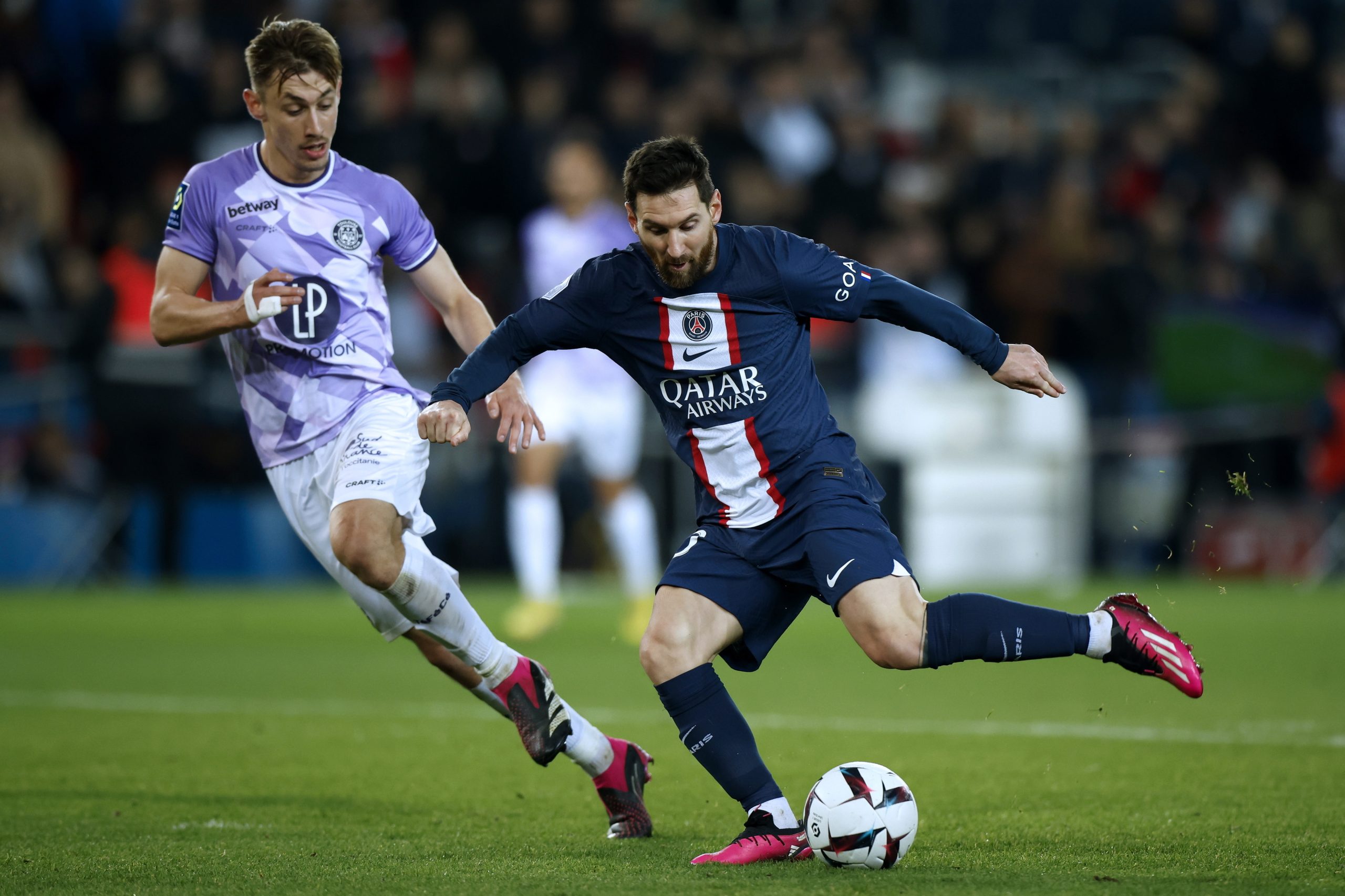 PSG vence Toulouse com reviravolta, mas Renato Sanches lesiona-se e sai em lágrimas