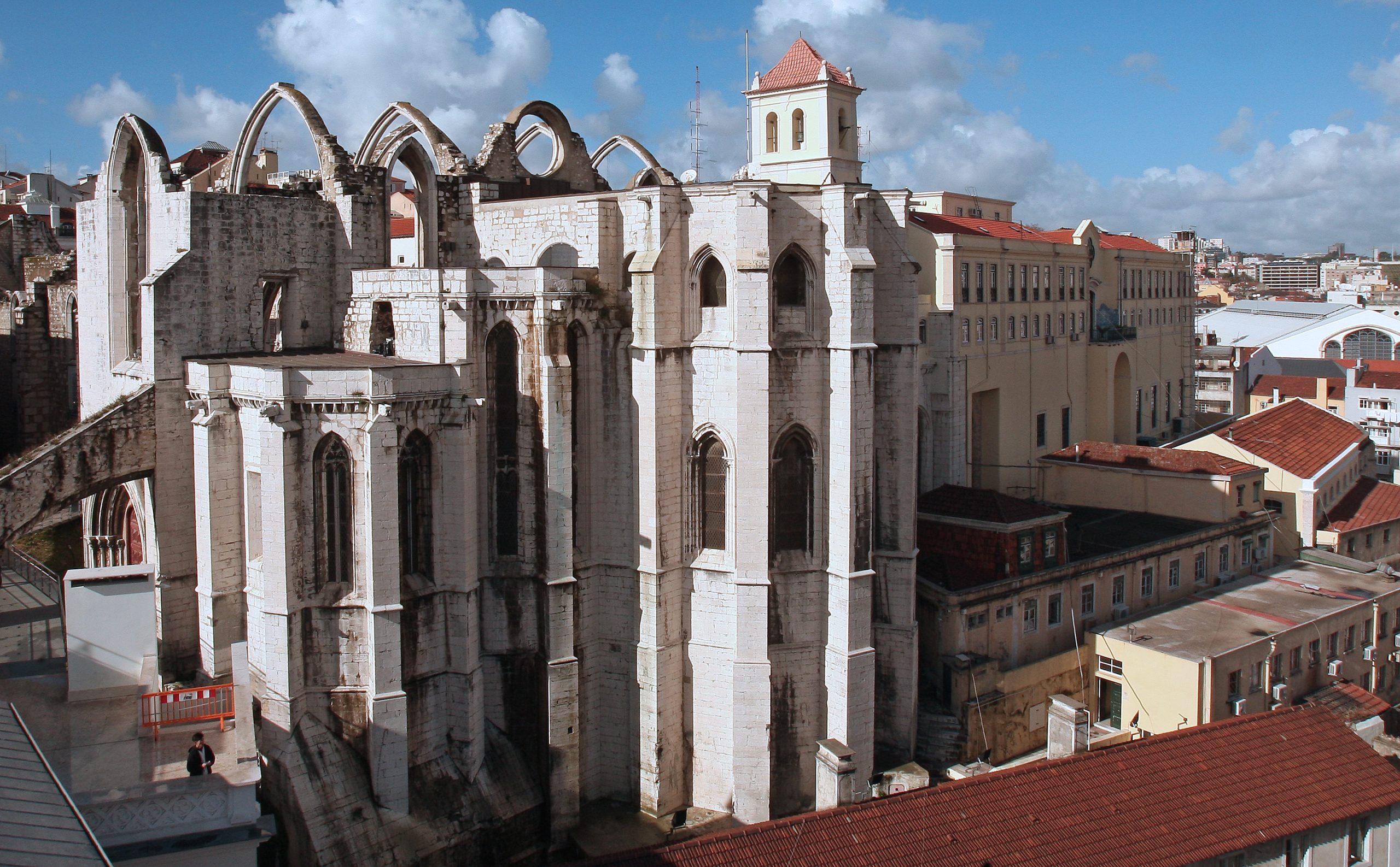 Teatro do Bairro estreia “Rei João” de Shakespeare nas Ruínas do Carmo
