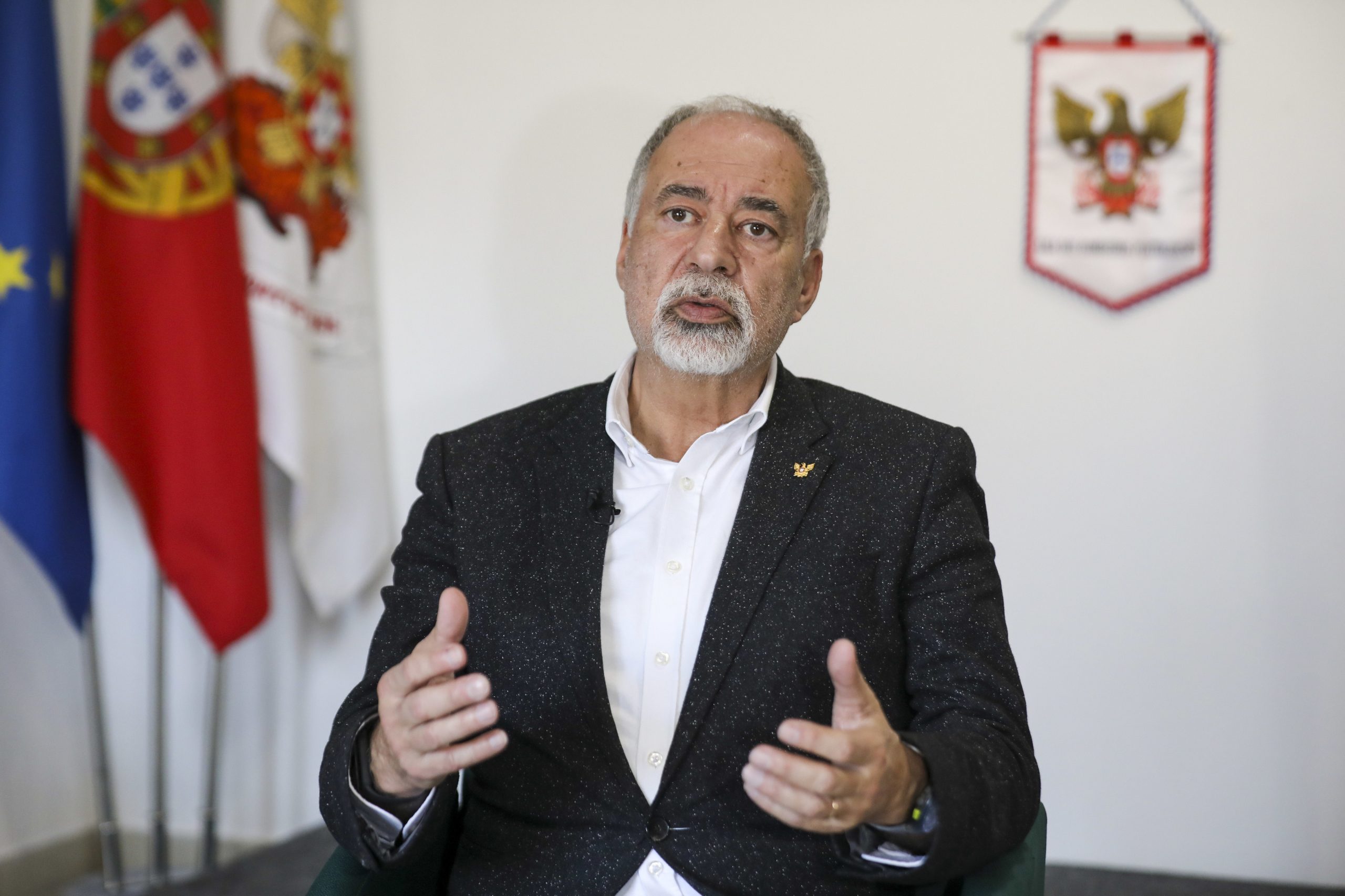 Liga dos Bombeiros Portugueses entrega carta de protesto no Ministério da Saúde