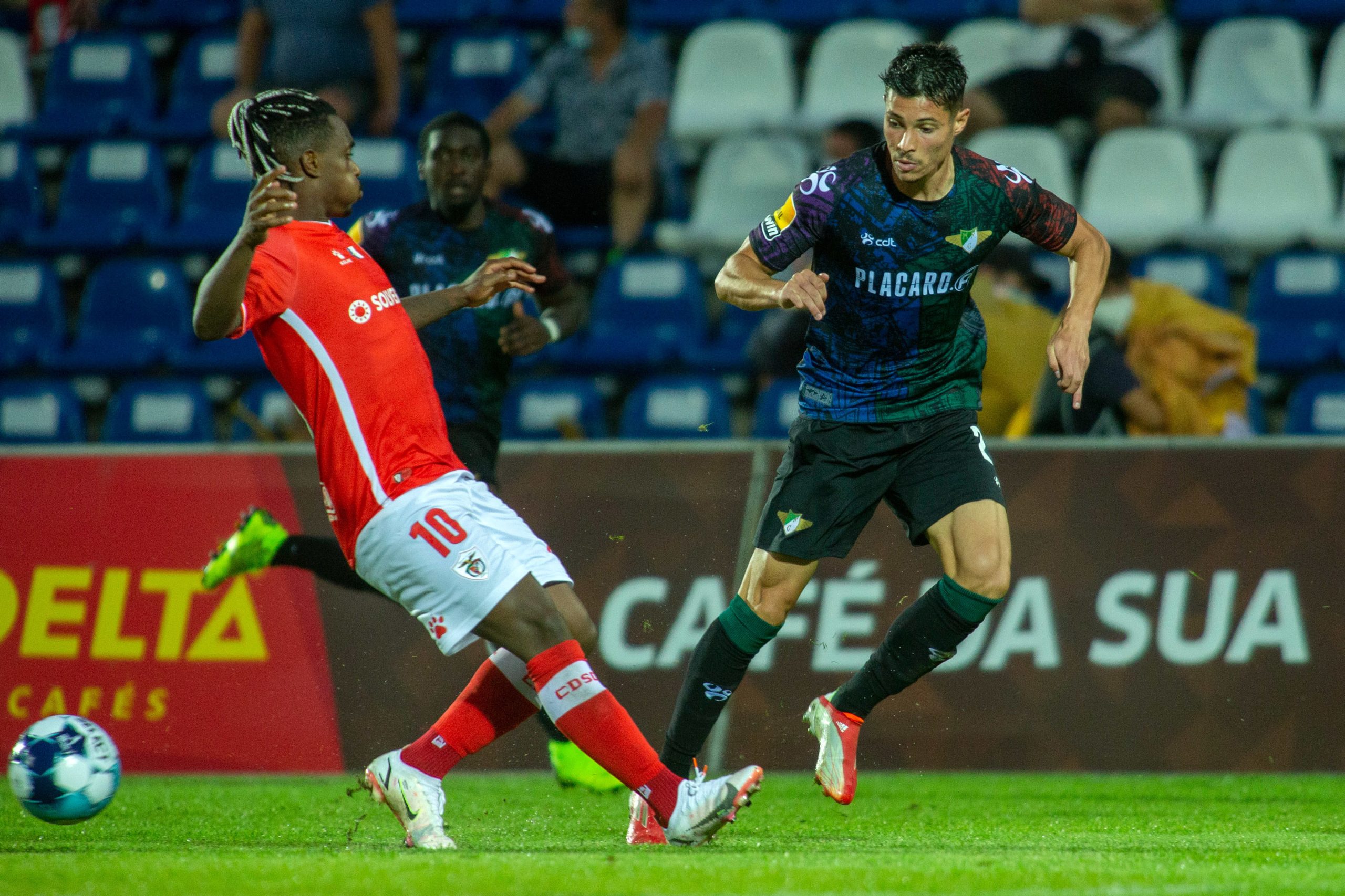 I Liga. Santa Clara e Moreirense empatam em final com três golos nos descontos