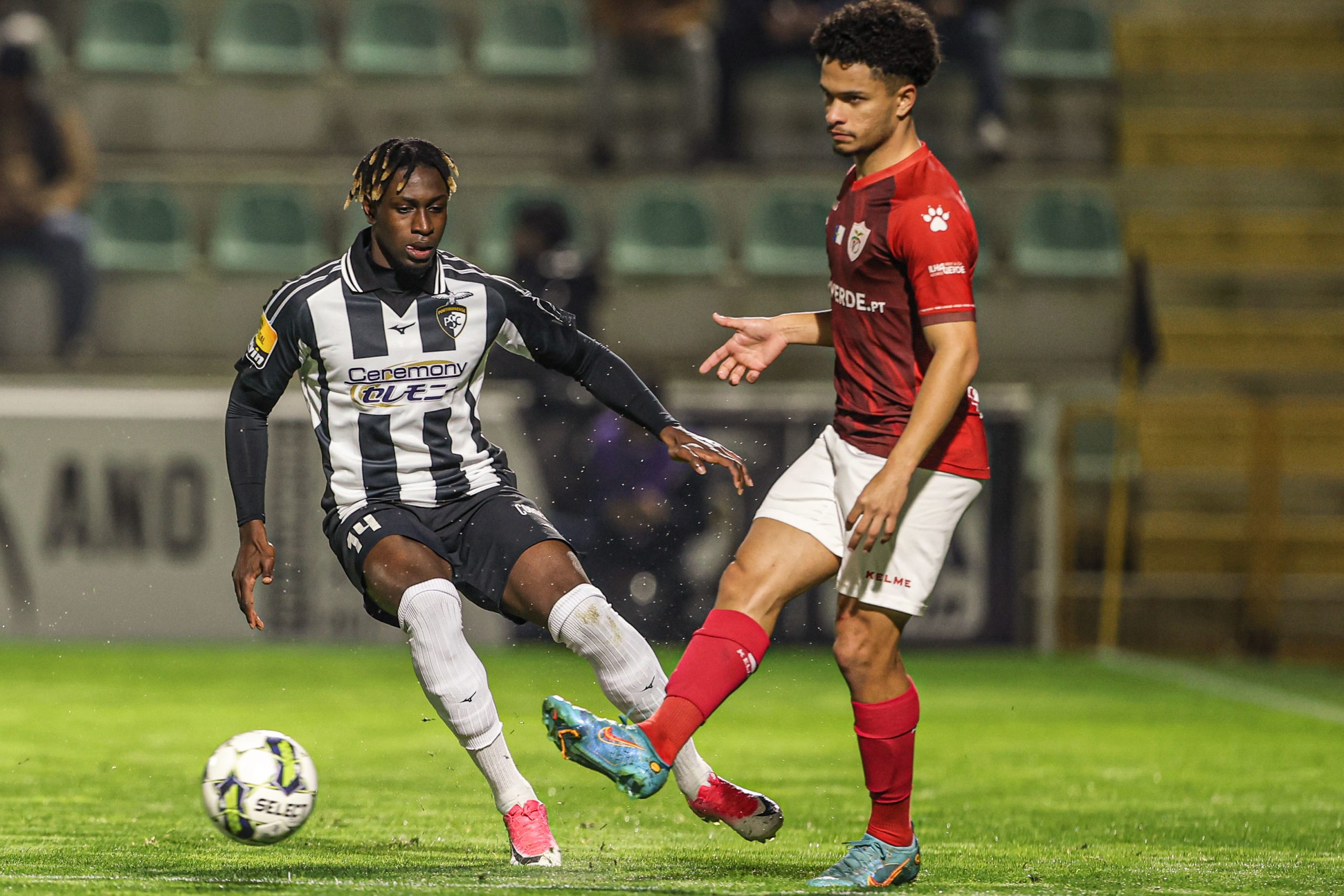 Santa Clara empata em Portimão na estreia de Jorge Simão