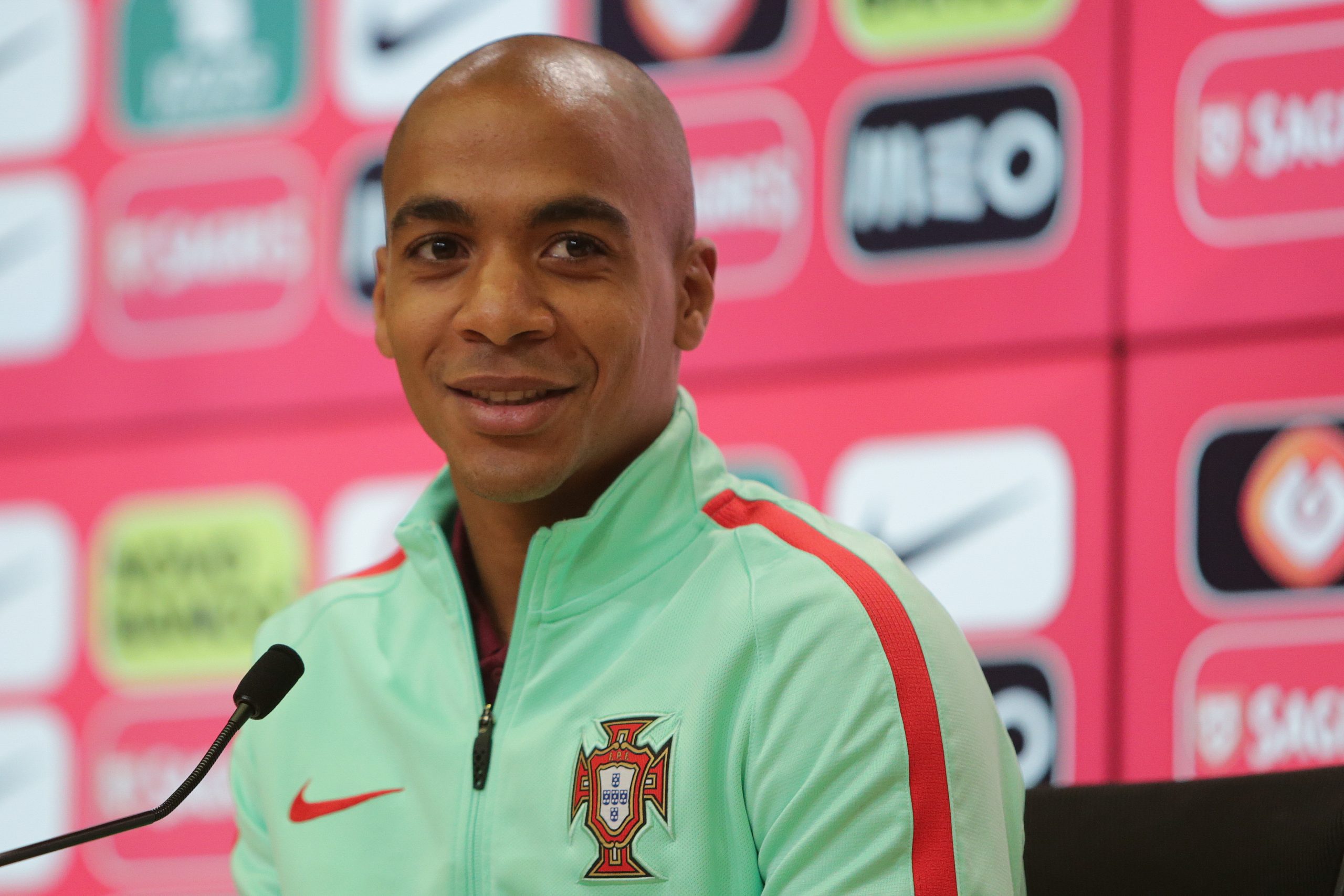 West Ham oficializa contratação por empréstimo de João Mário ao Inter