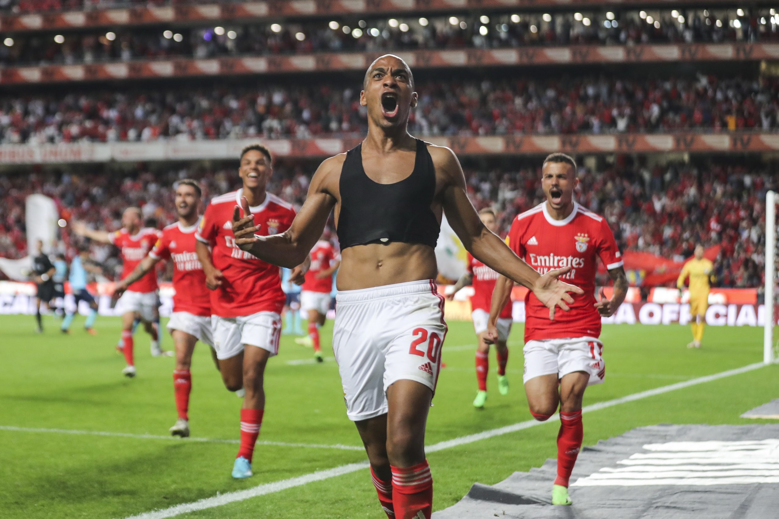 I Liga: Benfica vence Vizela com penálti aos 90+12 minutos e reforça liderança