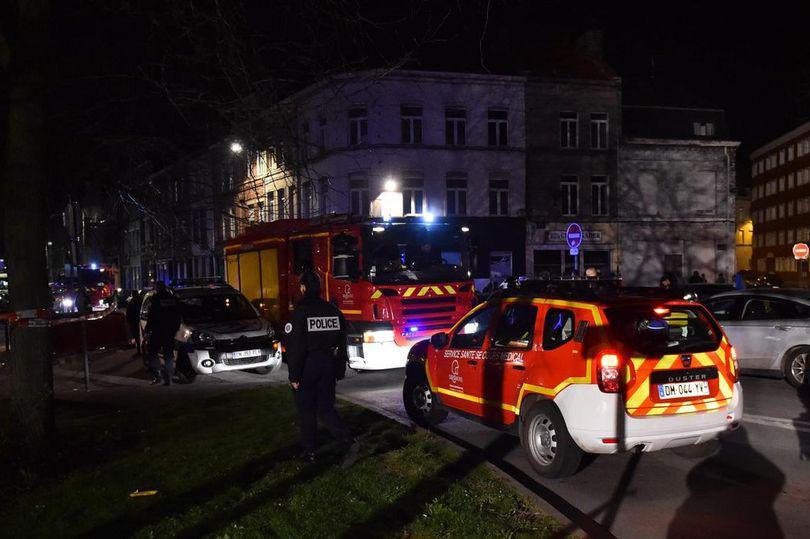 Tiroteio à porta de estação de metro de Lille faz três feridos