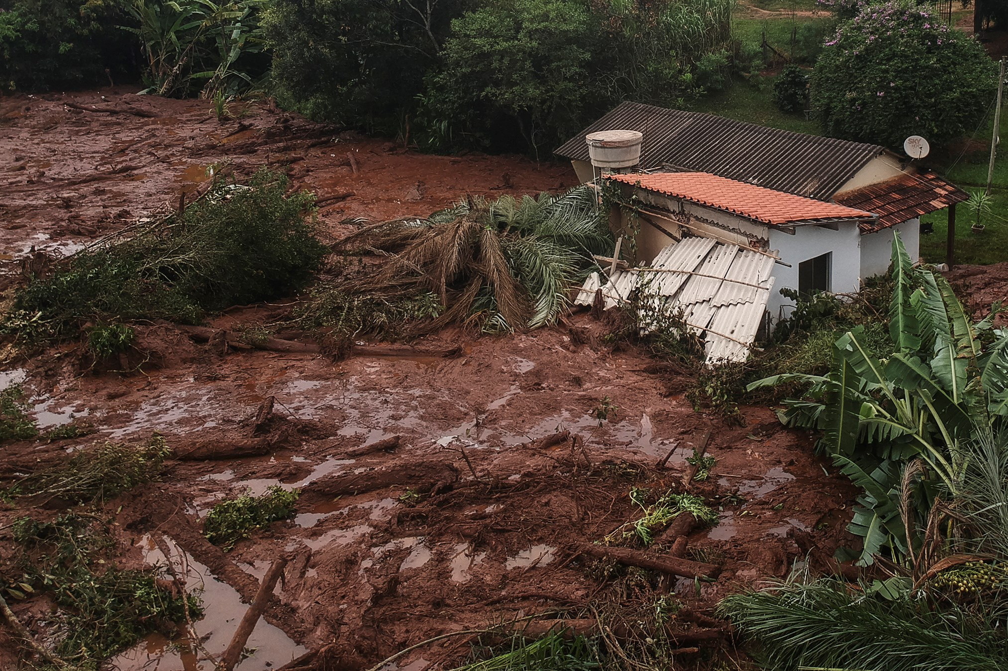 Sobe para 37 número de mortos em rutura da barragem de Brumadinho, no Brasil