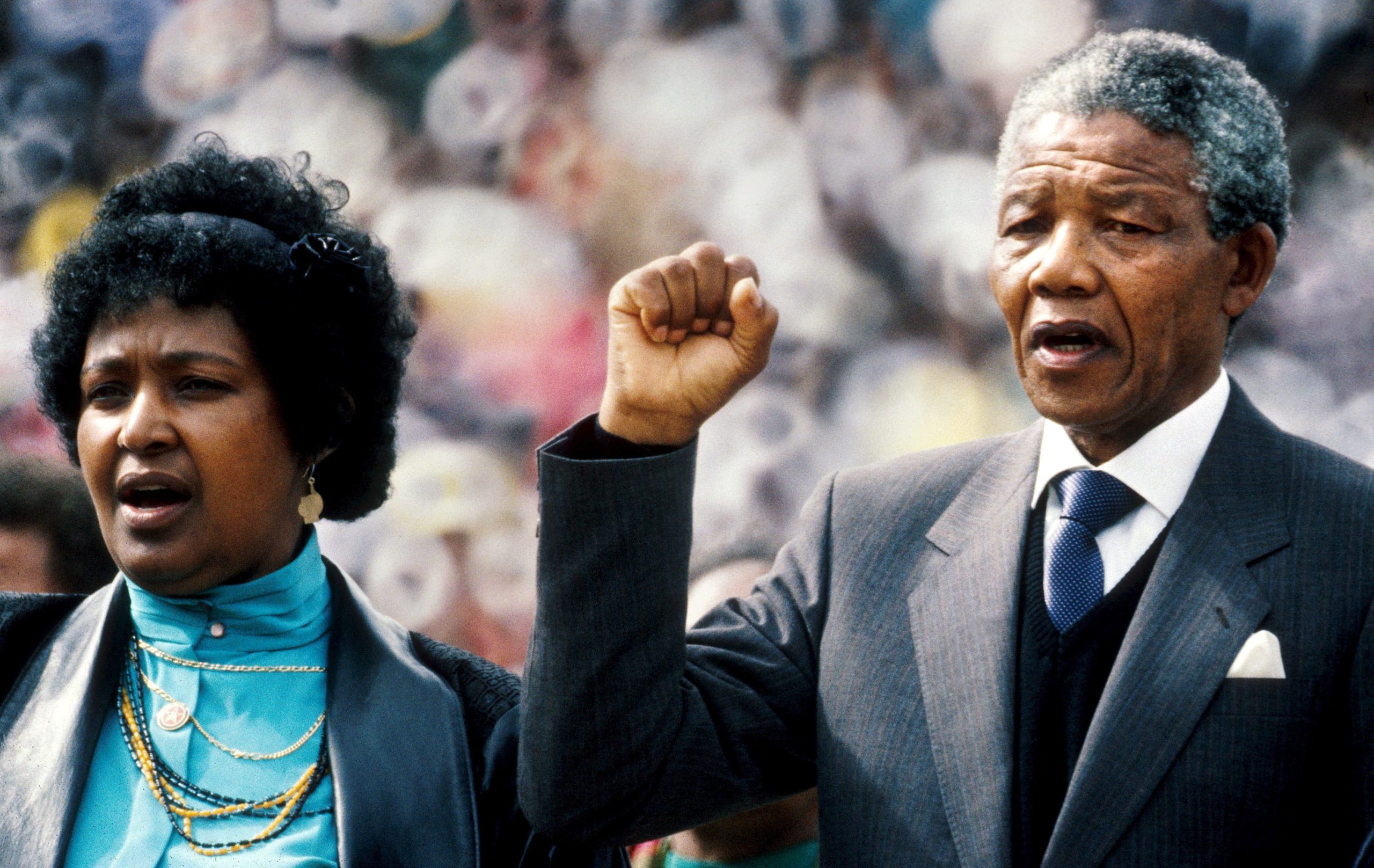 Winnie, a carismática e polémica ativista que foi mulher de Nelson Mandela