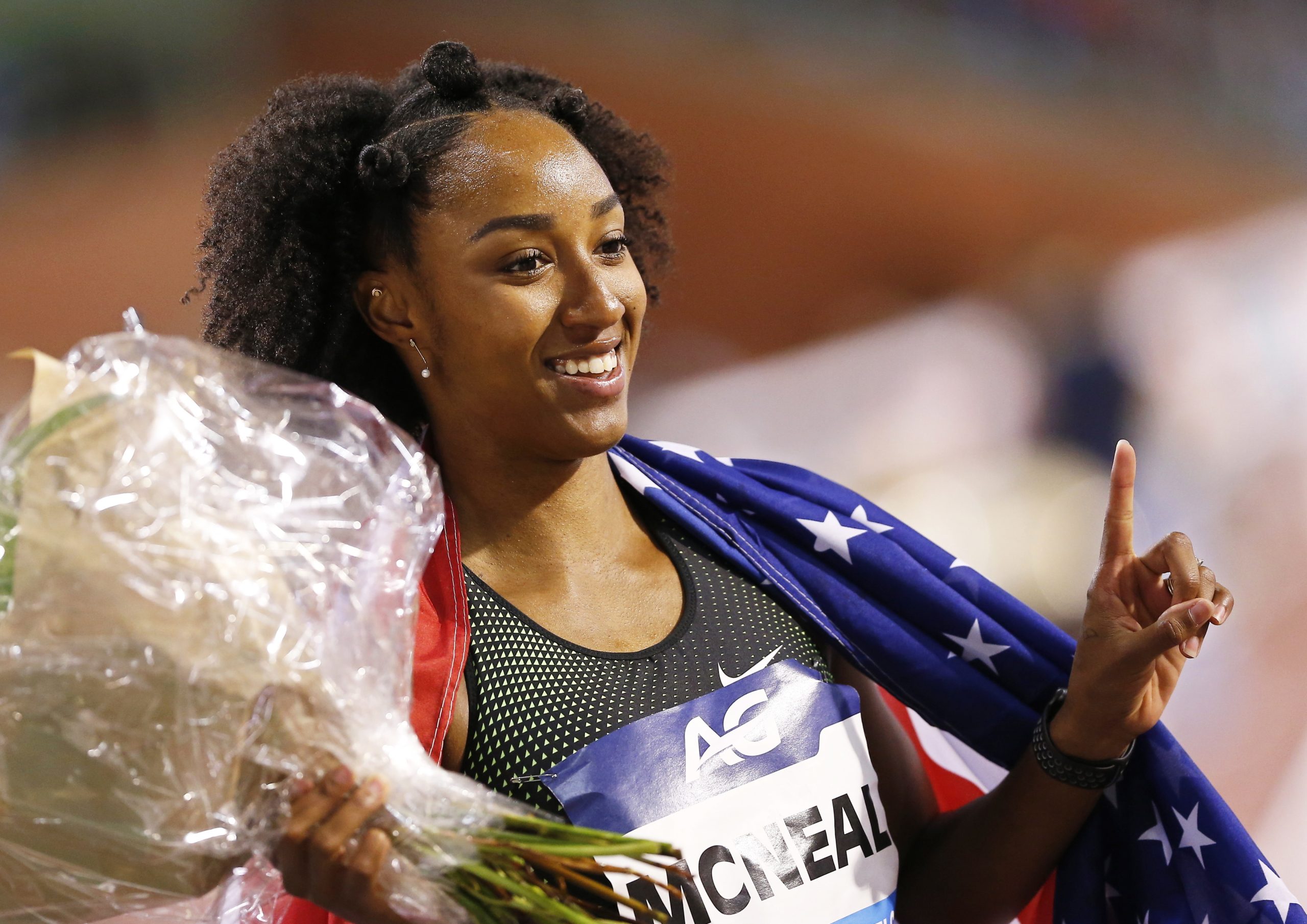 Brianna McNeal, campeã olímpica dos 100m barreiras, suspensa por cinco anos