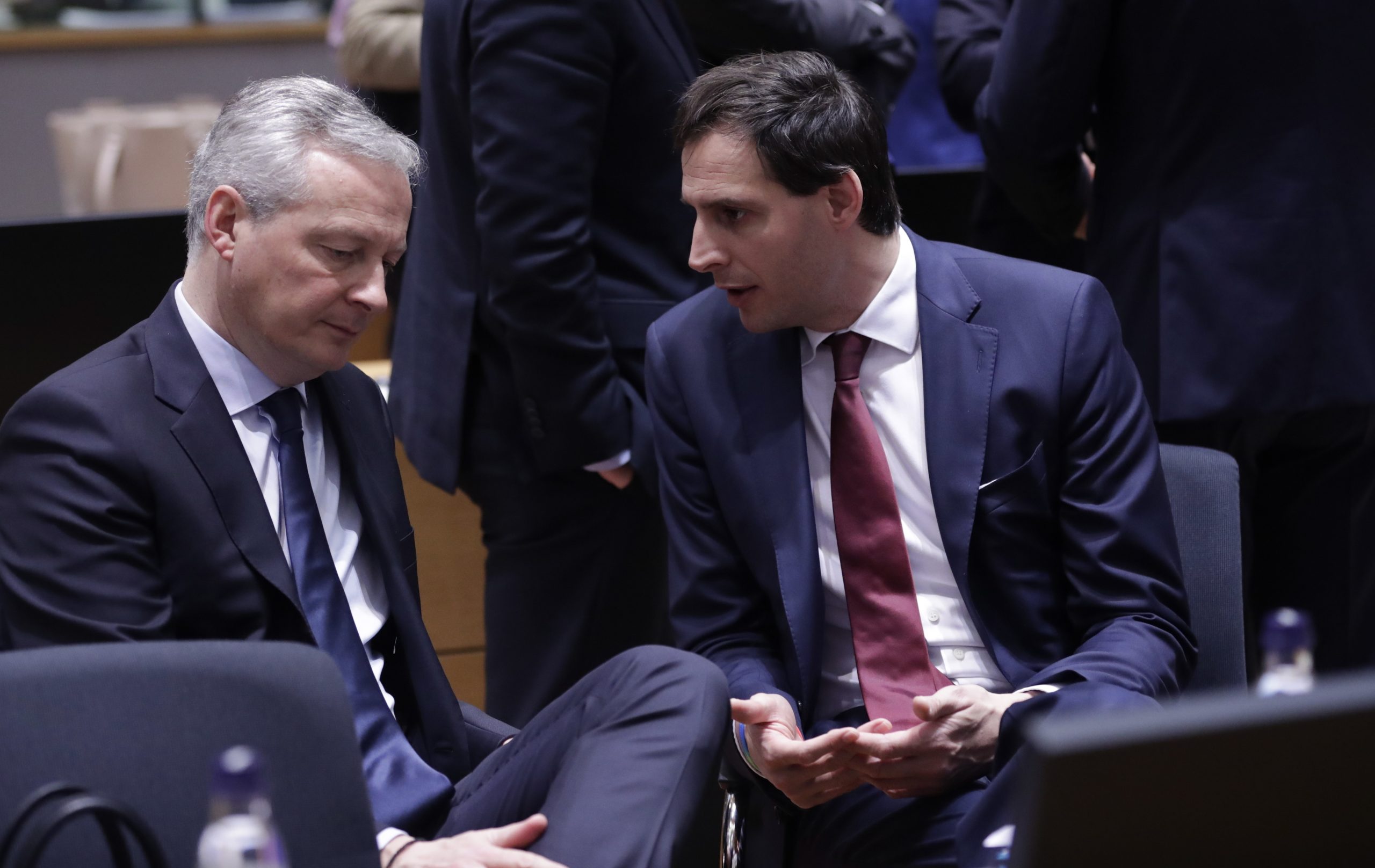Eurogrupo volta à mesa das negociações para tentar encontrar resposta comum à pandemia