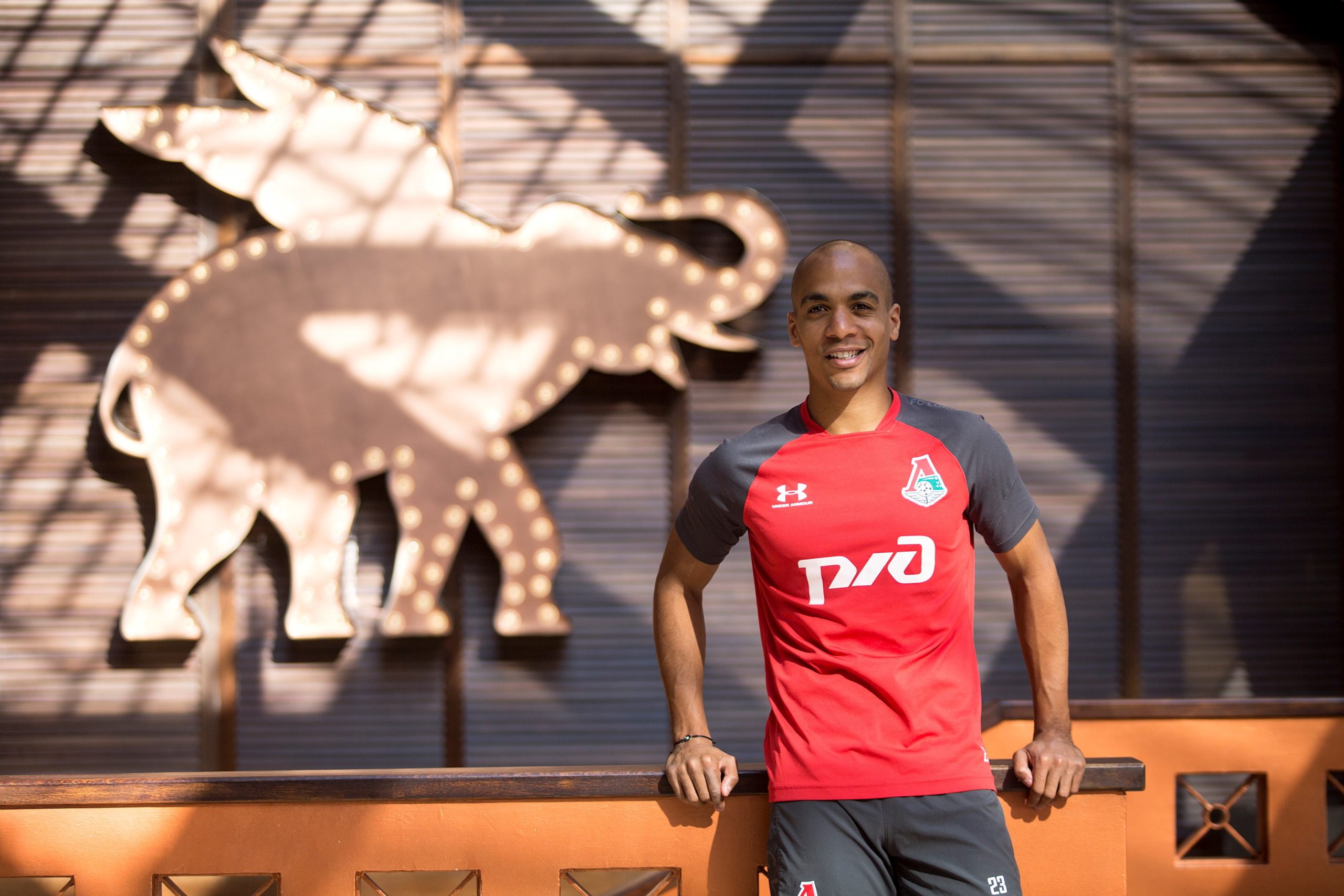 João Mário anuncia saída do Lokomotiv e revela ter grandes clubes europeus interessados nele