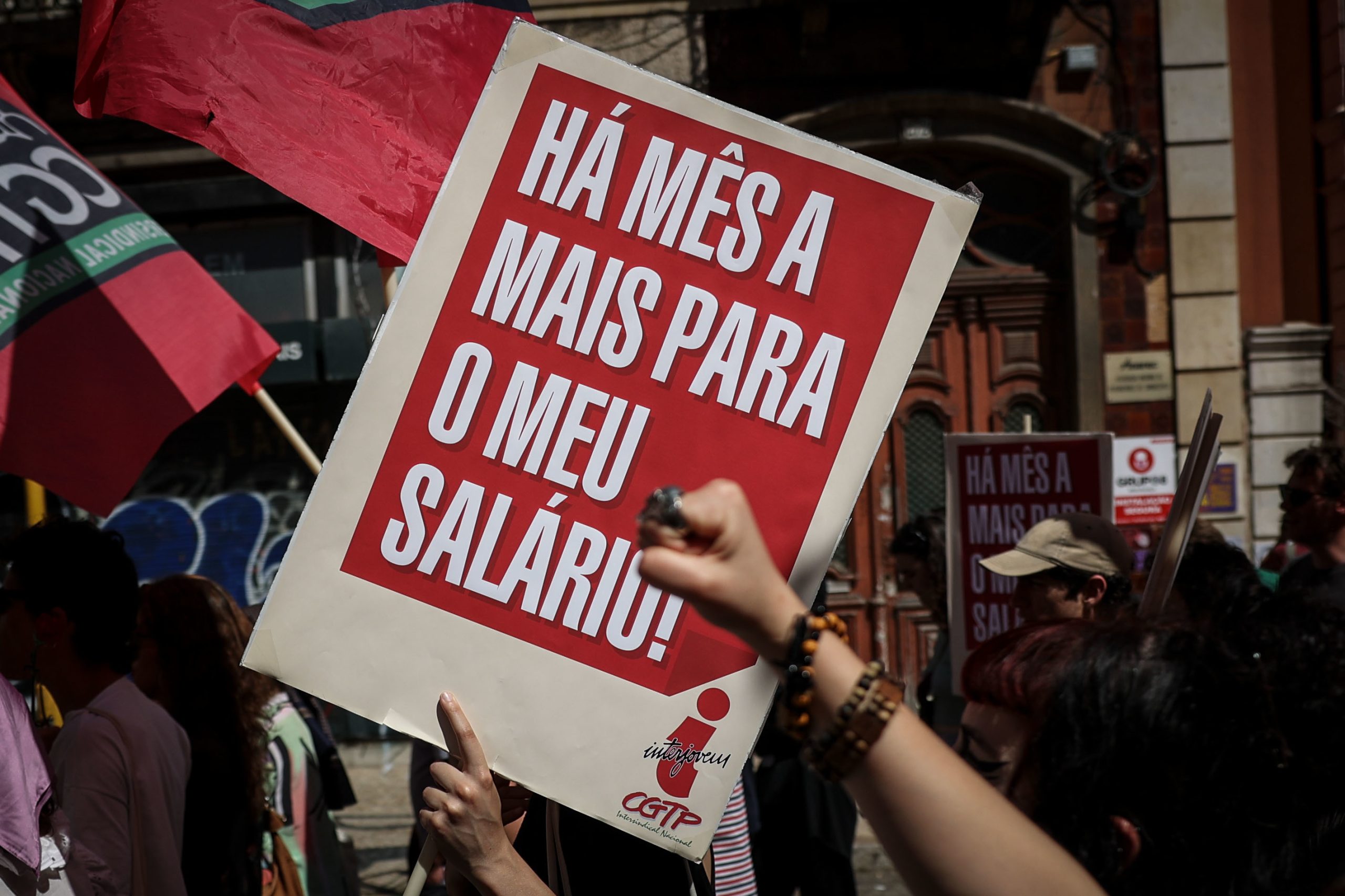 1.º de Maio: milhares desfilam em Lisboa a exigir mais salário para habitação