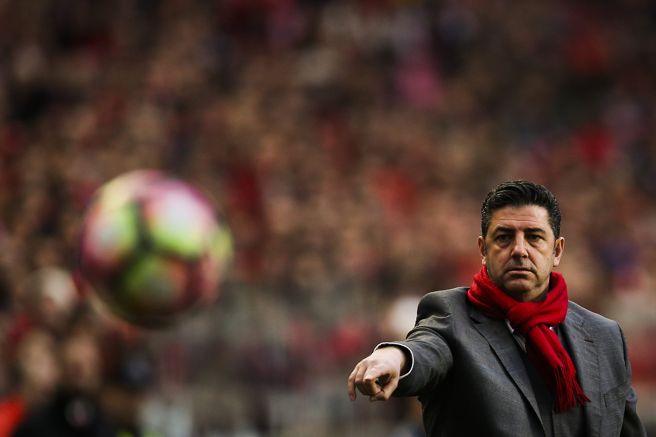 Rui Vitória suspenso por 15 dias