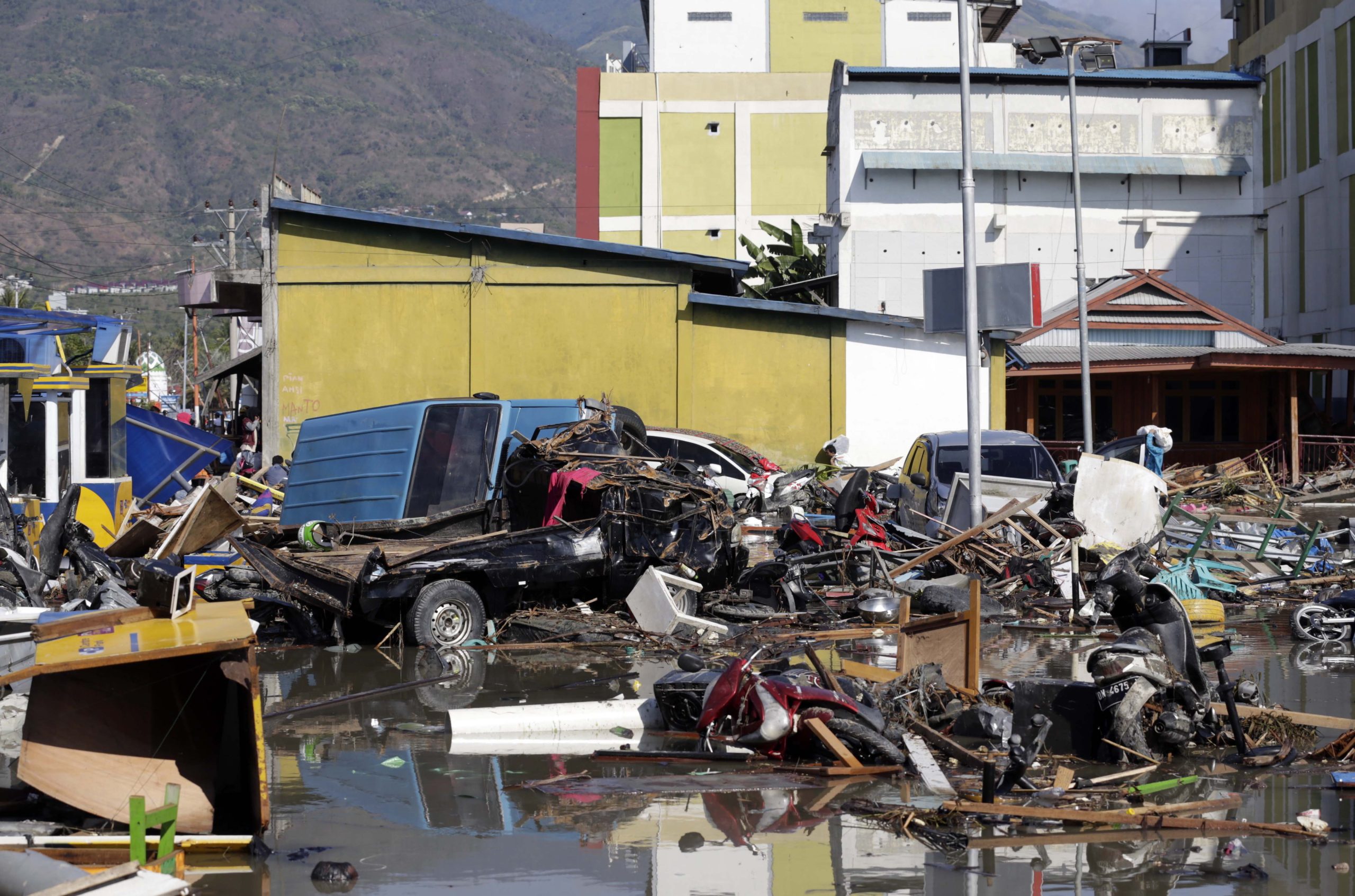 Aumenta para 1.407 o número de mortos do terramoto na Indonésia
