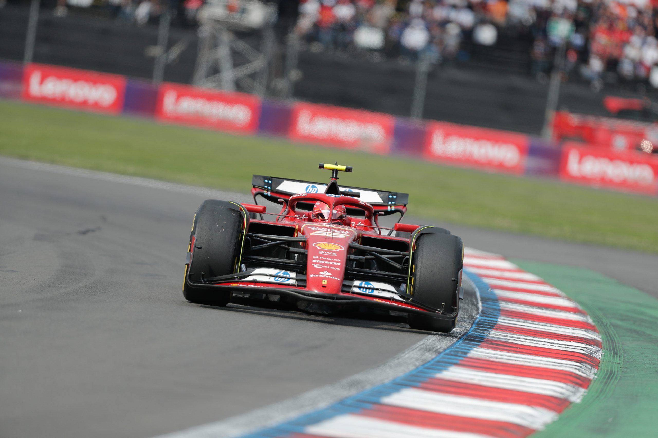Sainz vence Grande Prémio do México e Norris aproxima-se de Verstappen