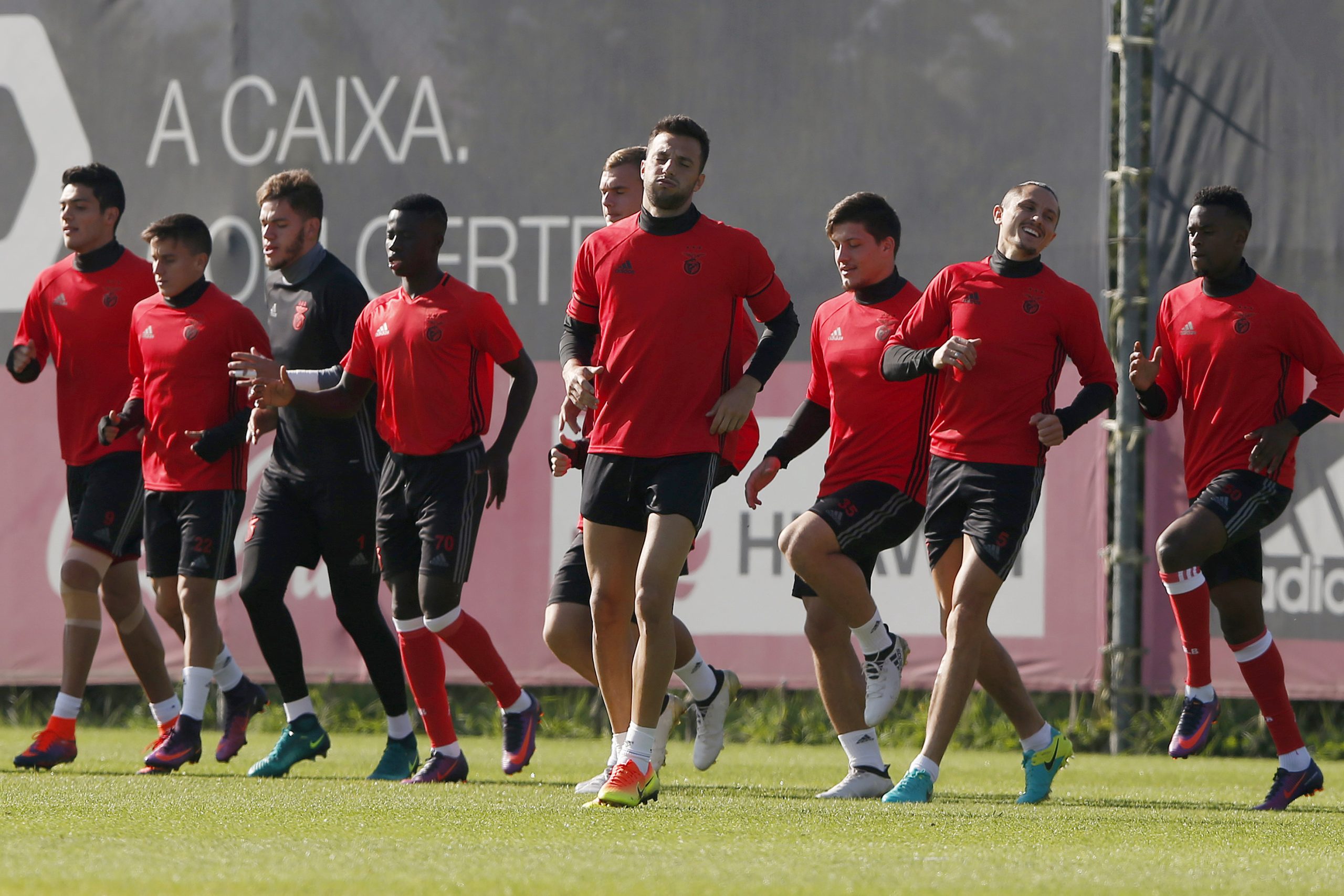 Benfica inicia defesa do título na Taça da Liga com Paços, Guimarães e Vizela