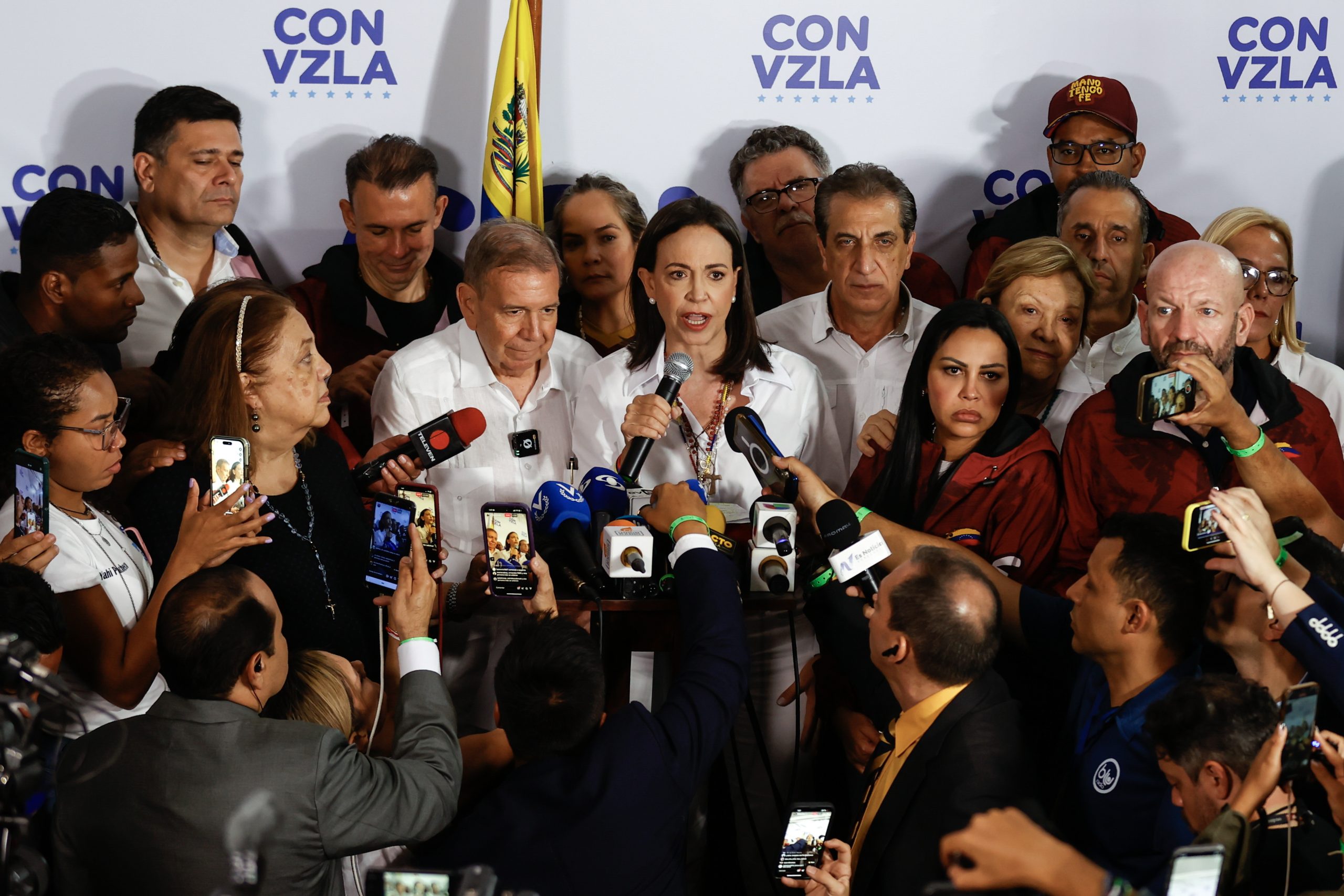 “Ganhámos com 70%”, diz líder opositora María Corina Machado ao rejeitar reeleição de Maduro