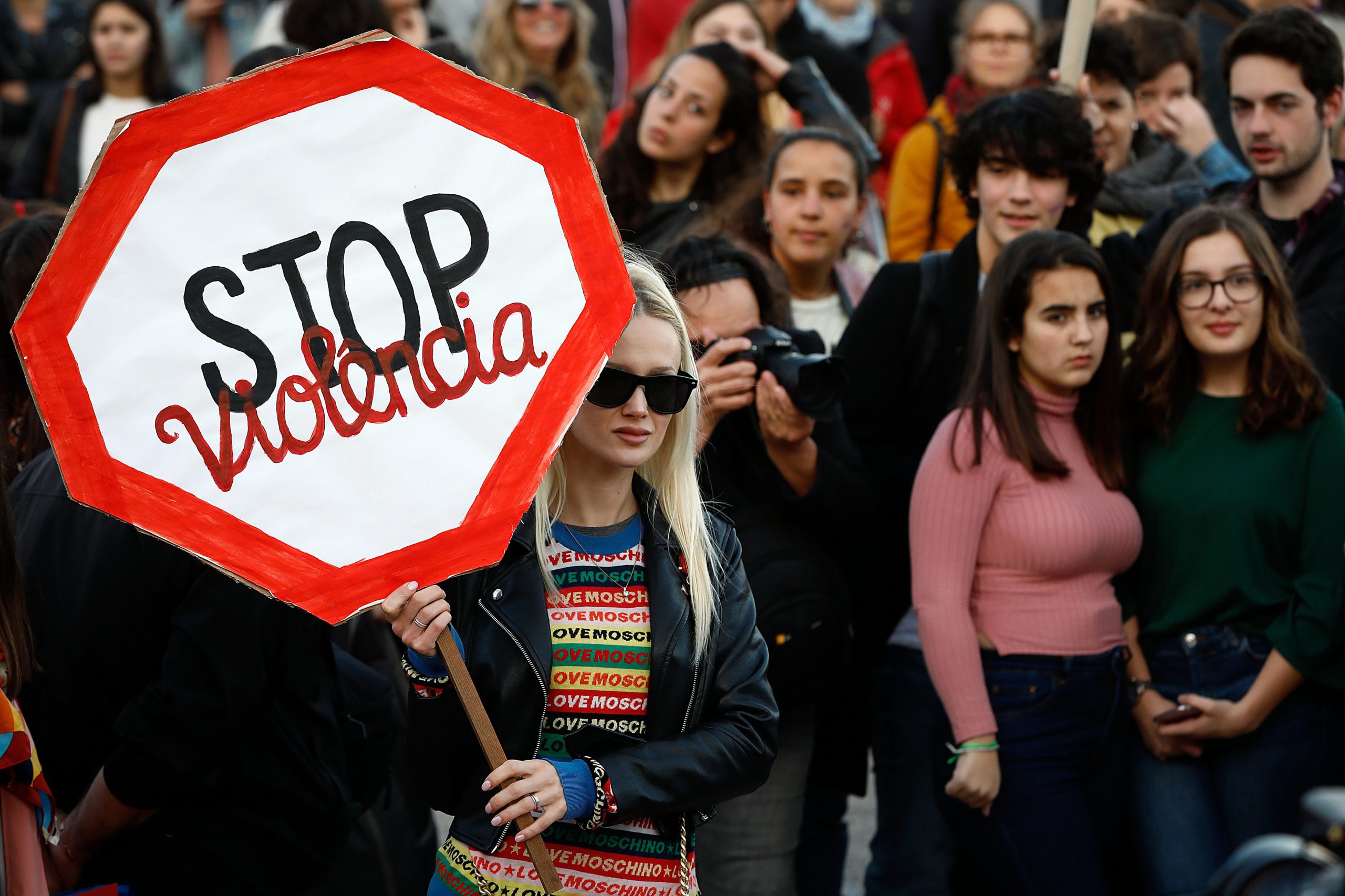 Milhares prometem mudar o mundo em manifestação feminista em Lisboa