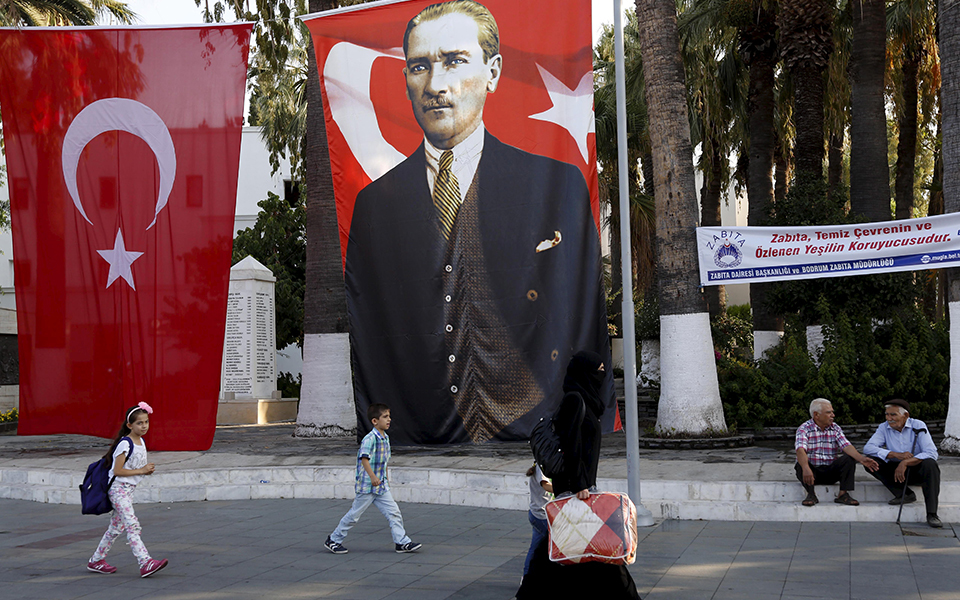 Mais de 18 mil pessoas demitidas na Turquia por decreto-lei