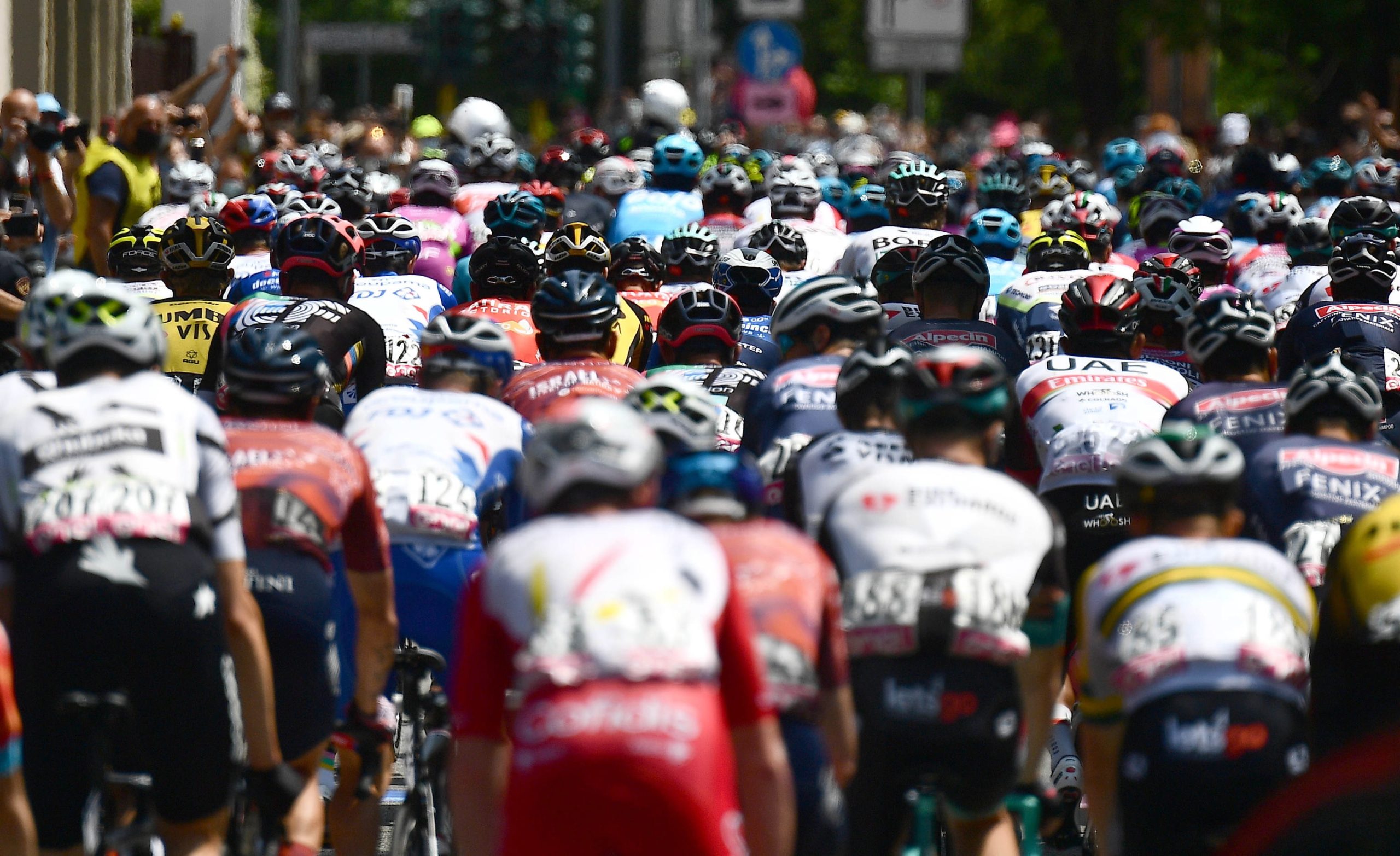 João Almeida segundo em etapa ganha por Simon Yates, Egan Bernal segue líder do Giro