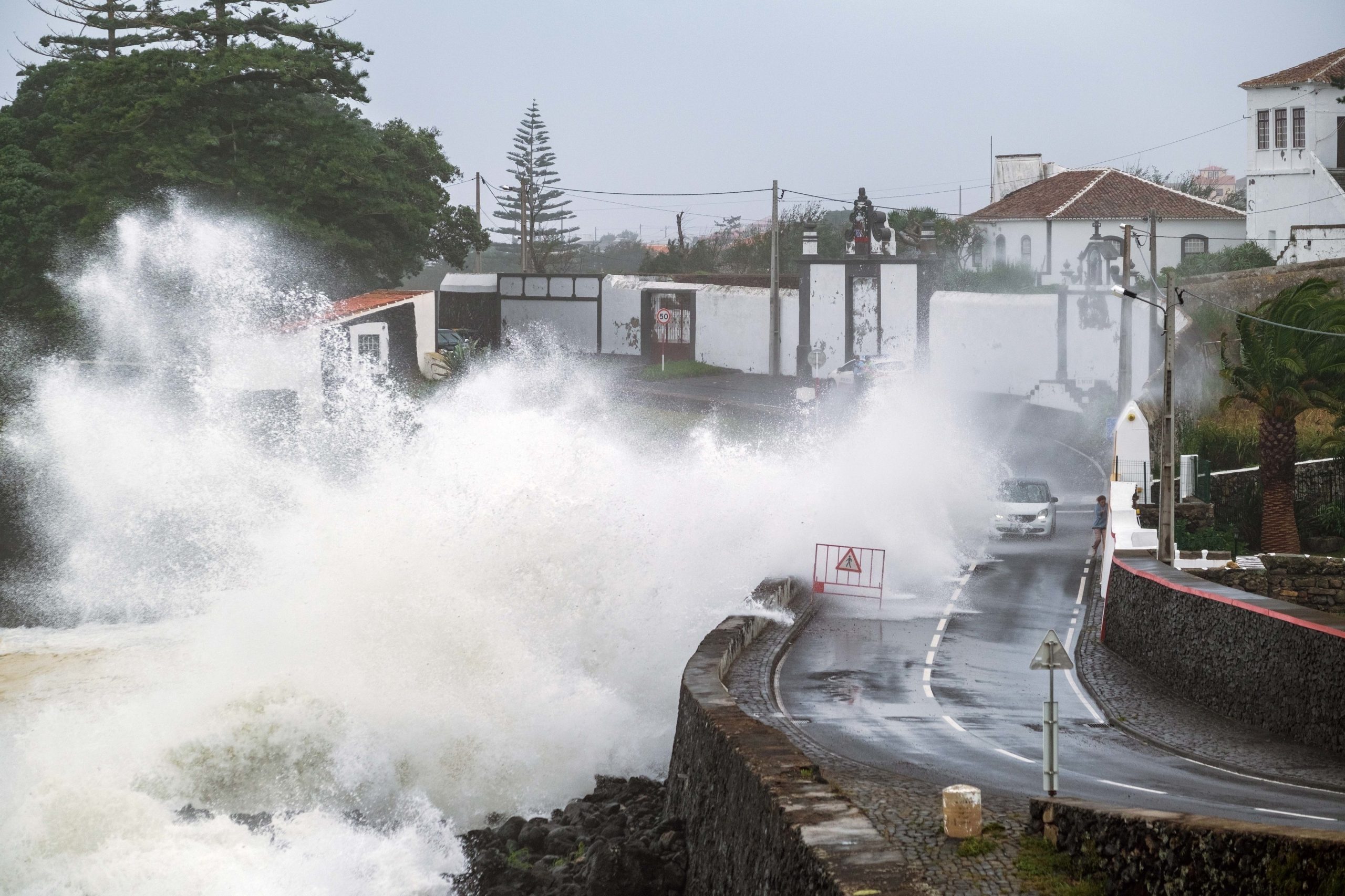 Açores. “Lorenzo” provocou 255 ocorrências e 53 desalojados mas situação está normalizada