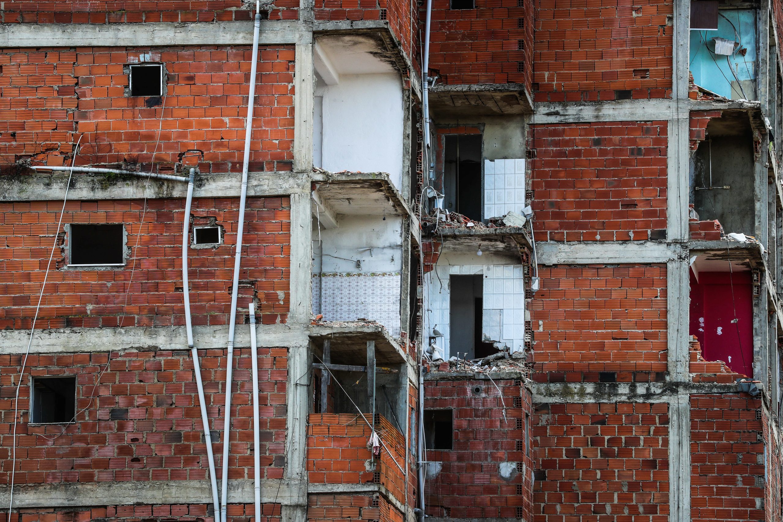 Demolições no bairro da Jamaica no Seixal foram retomadas hoje