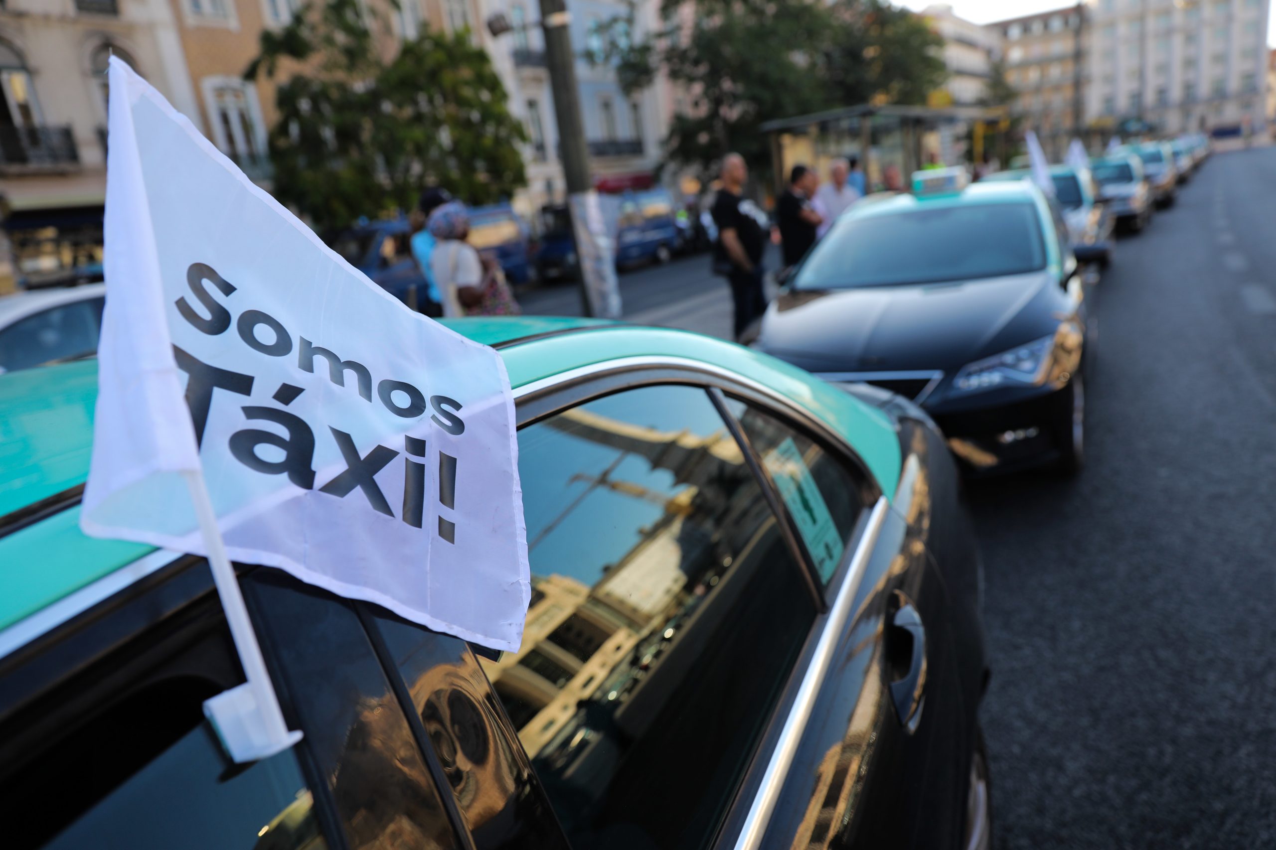 Covid-19: Taxistas pedem criação de duas linhas de crédito