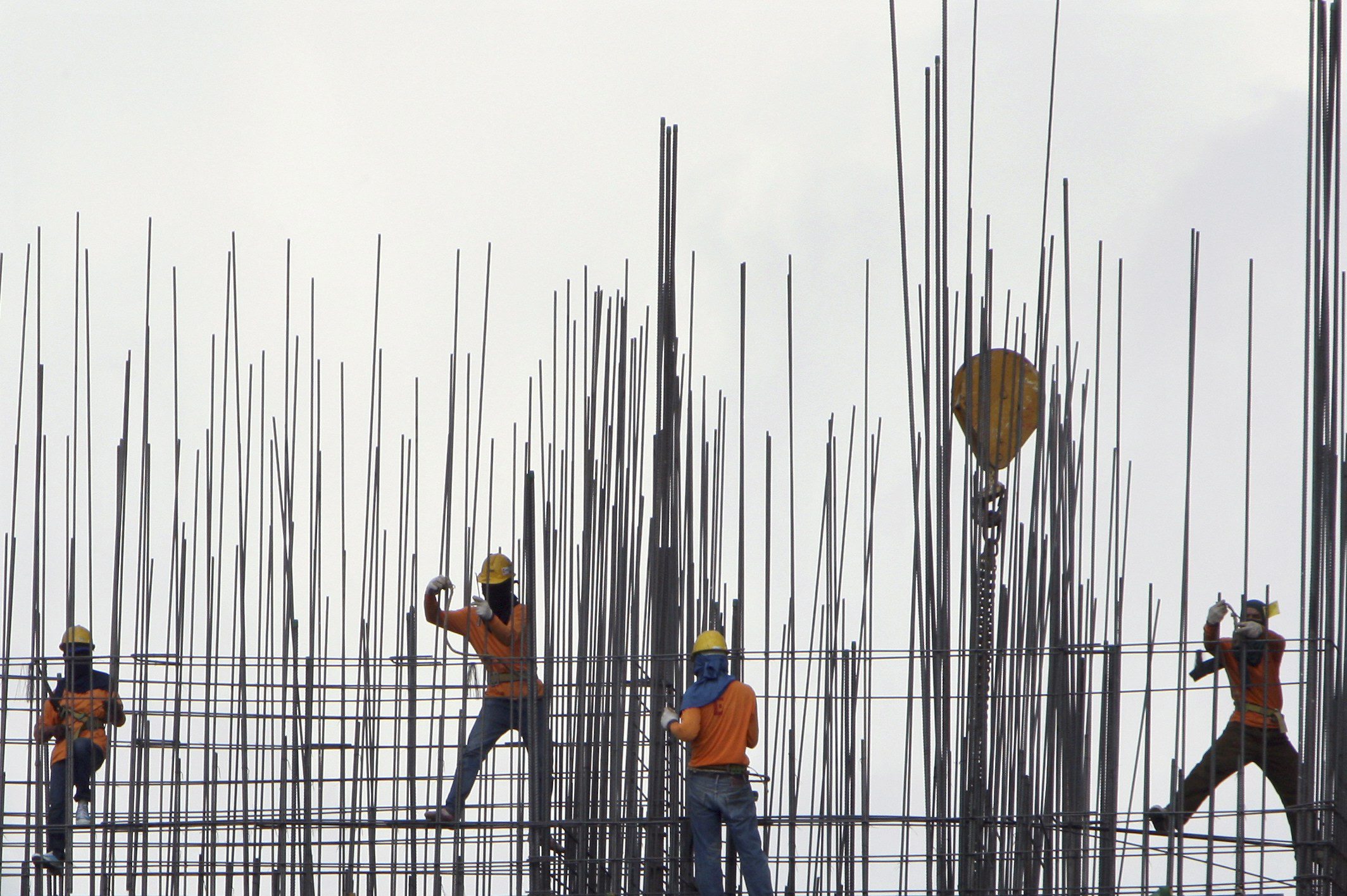Três homens apanhados a furtar material de construção
