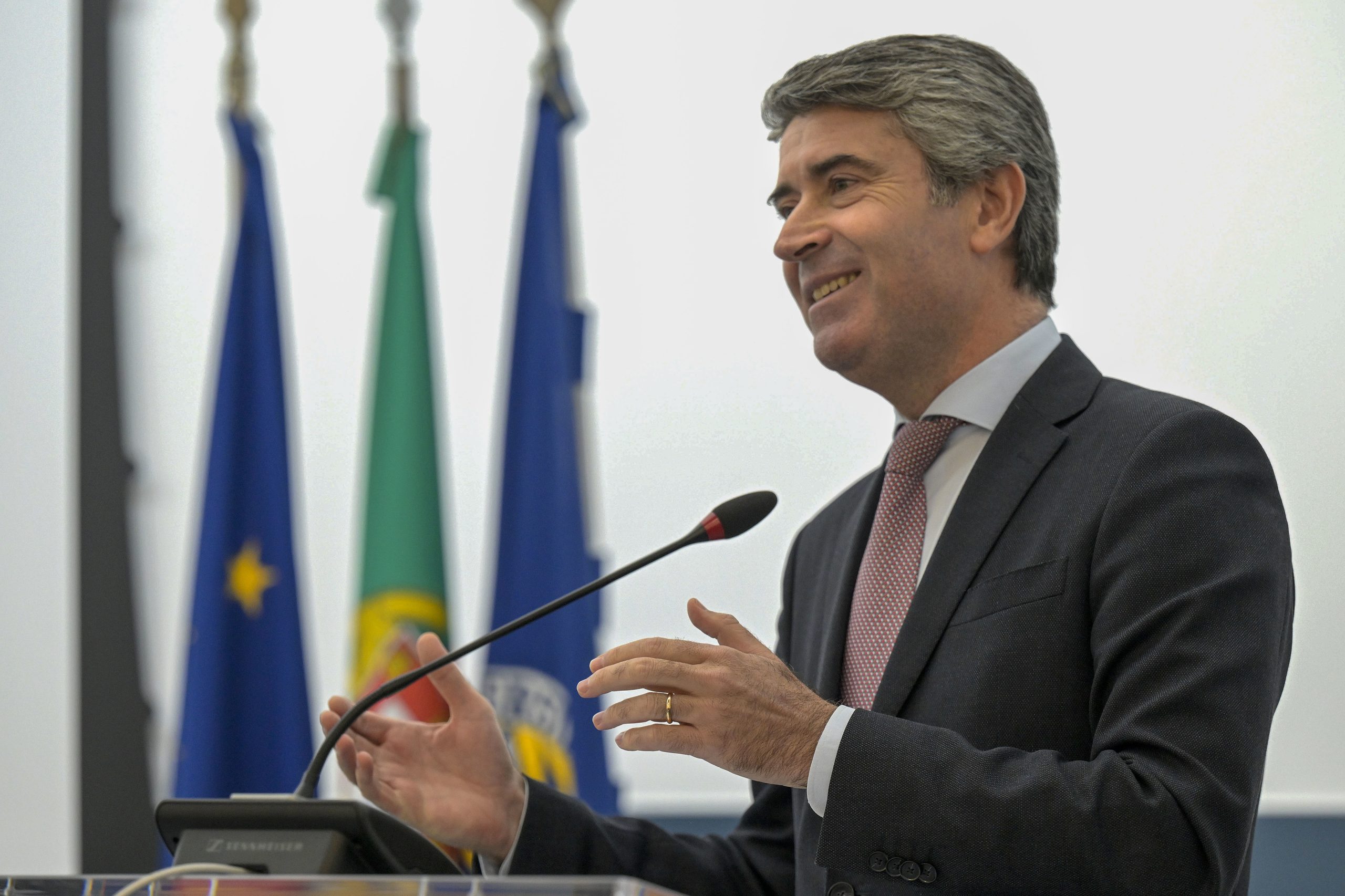 Divulgação de mensagens racistas e xenófobas exige “determinação e consequência”