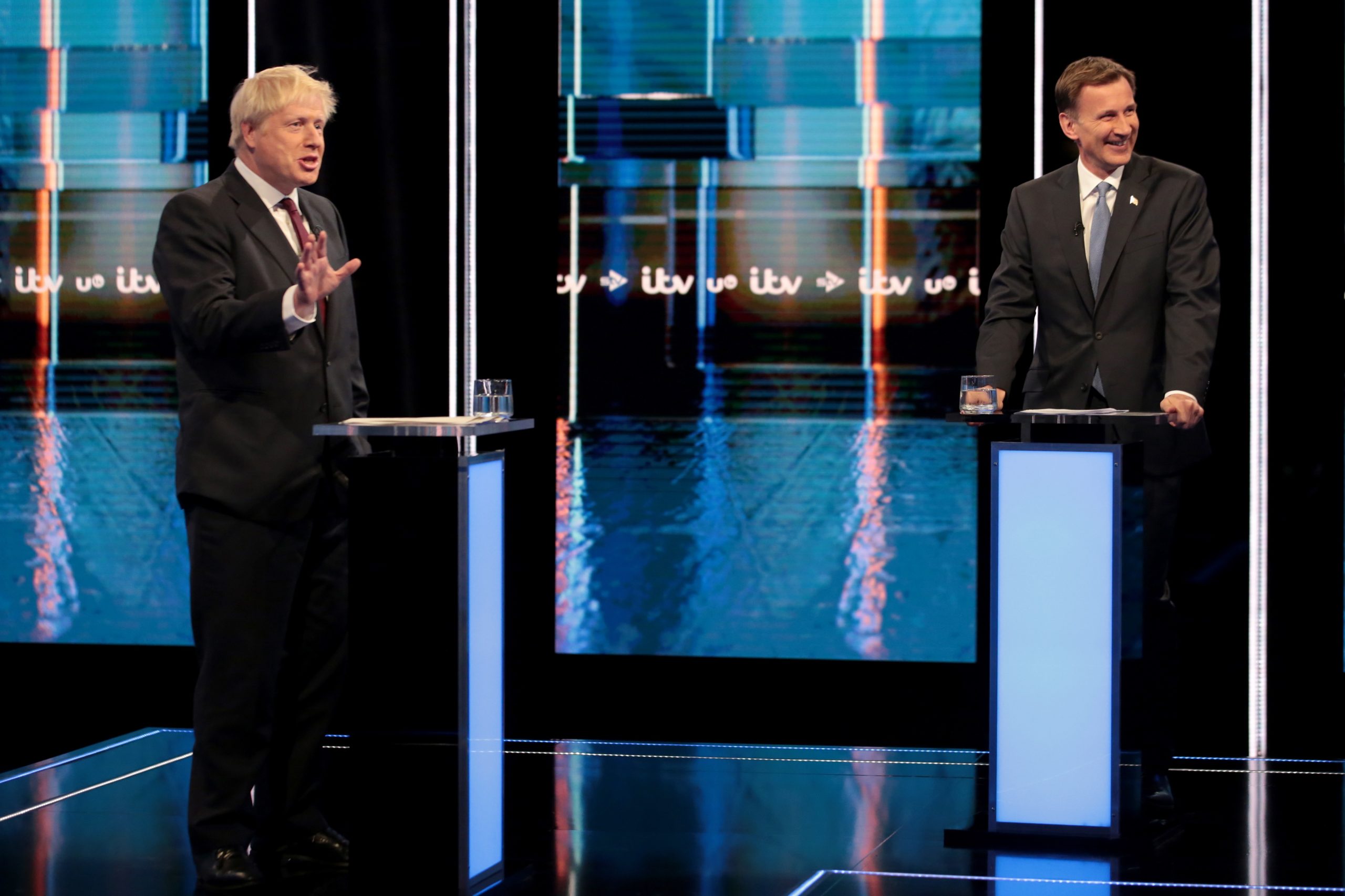 Reino Unido: Boris Johnson e Jeremy Hunt protagonizam último debate