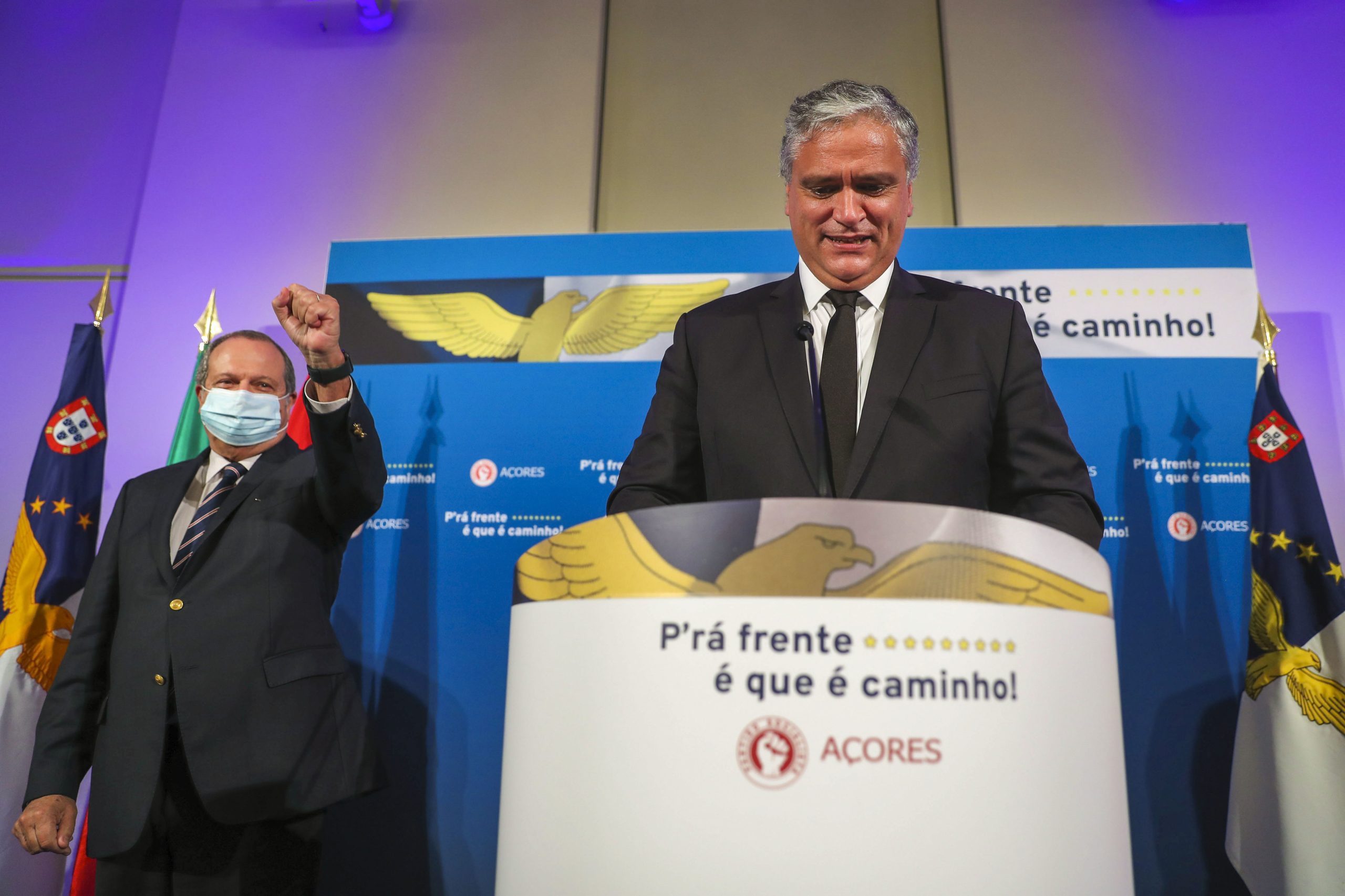 Eleições nos Açores: Abstenção e perda de maioria marcam ida às urnas