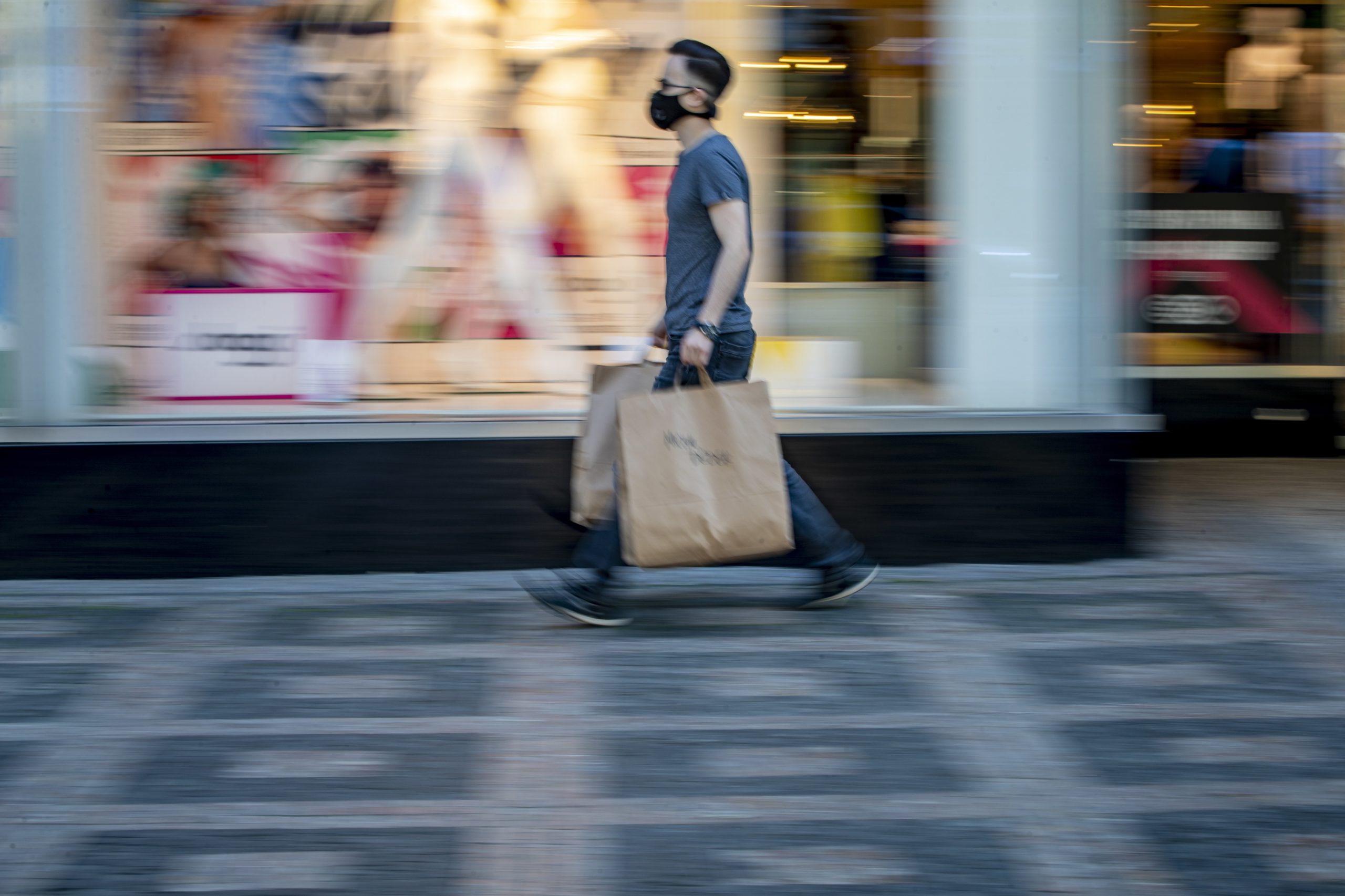 Consumo e rendimento das famílias sobe na zona euro e UE no 3.º trimestre