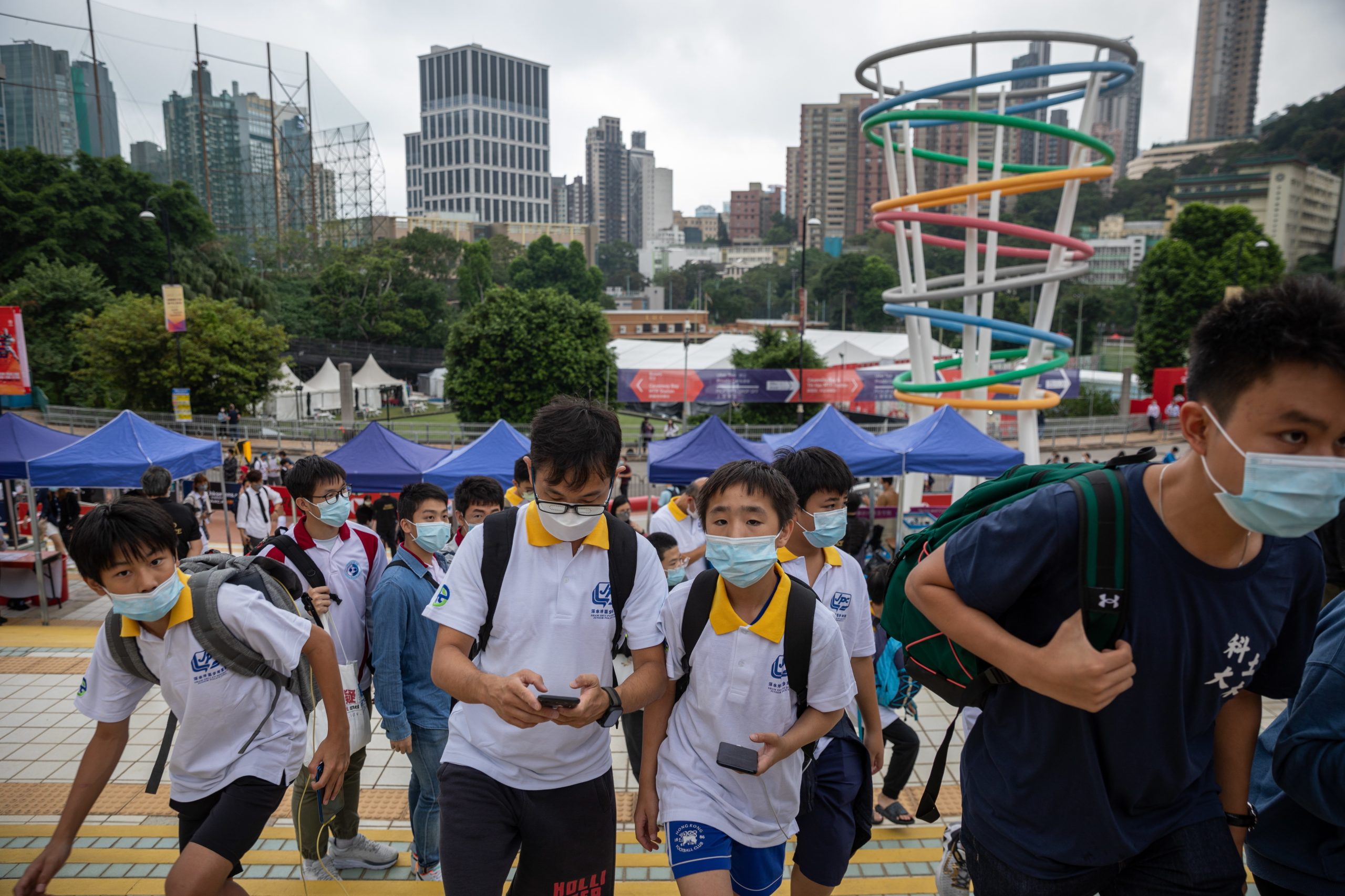 China quer limitar uso de dispositivos móveis por menores. Dos oitos minutos a duas horas