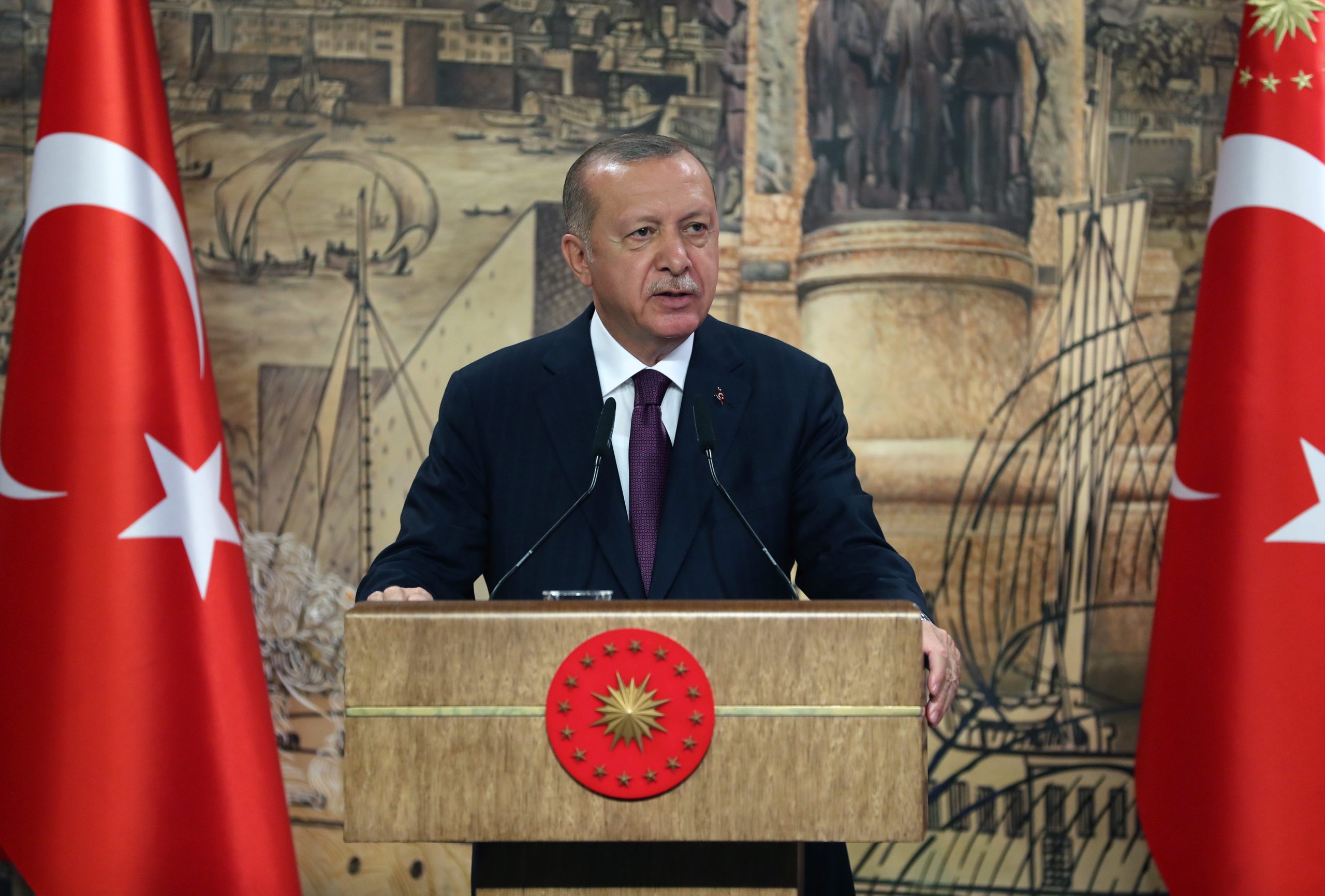 Erdogan avisa França para “não entrar em conflito com a Turquia”