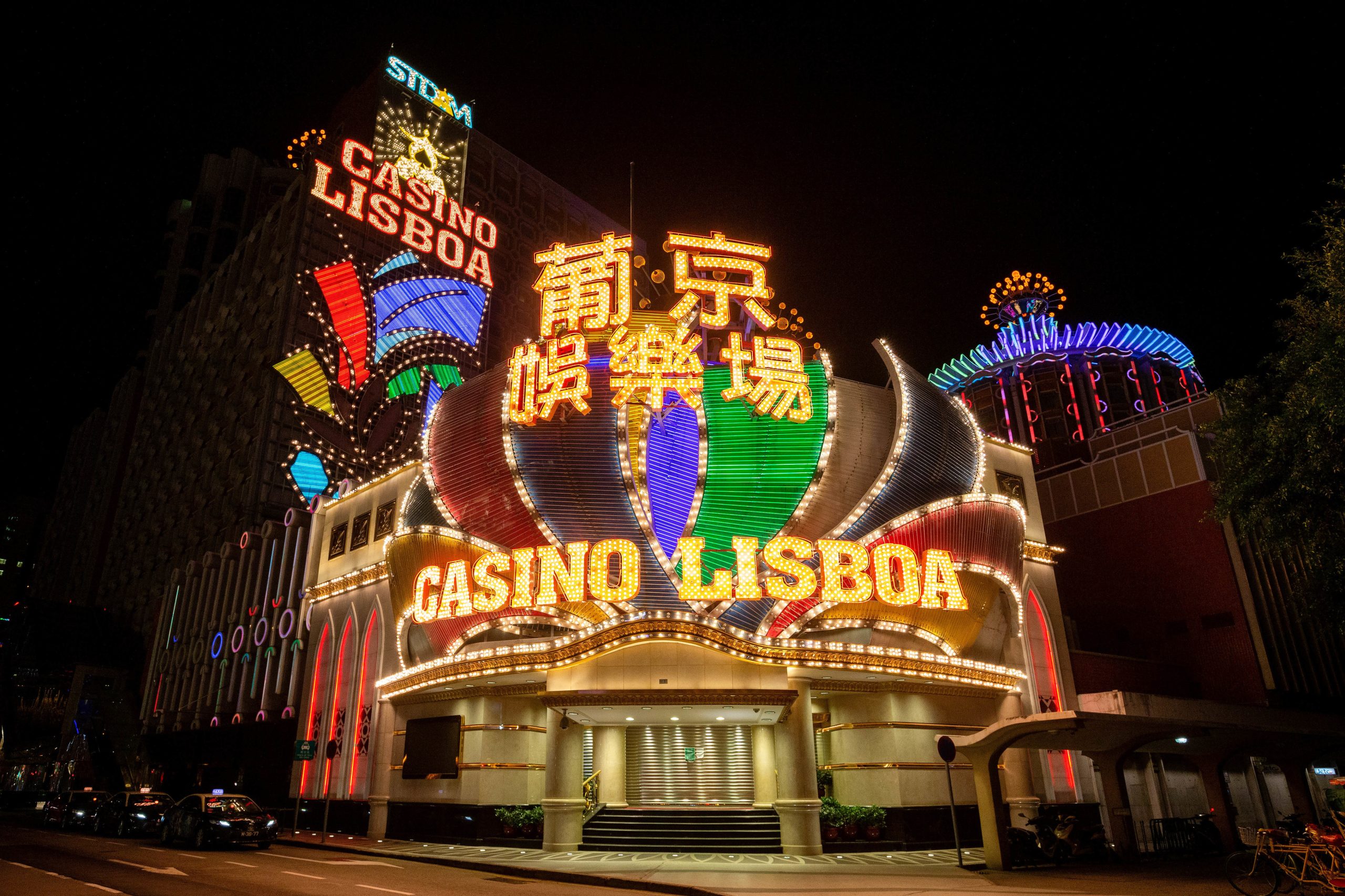 Macau encerra casinos devido a super tufão, um ferido e quase 150 pessoas em abrigos