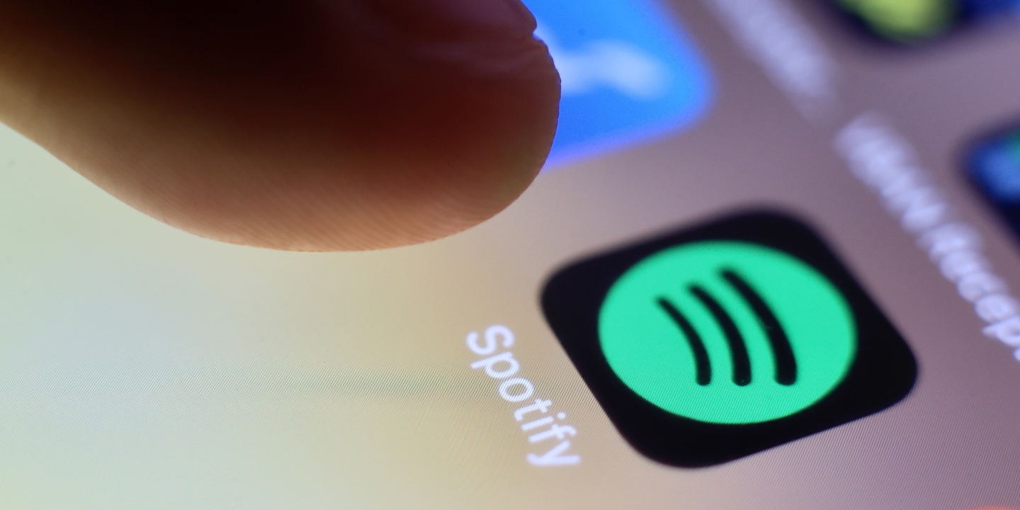 Spotify remove ‘podcasts’ do escritor Alain Soral